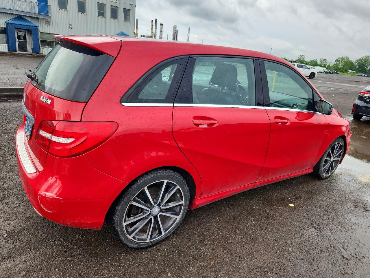 2013 Mercedes-benz B250 Red vin: WDDMH4EB2DJ154310
