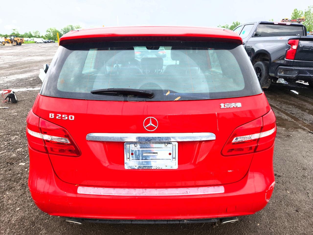 2013 Mercedes-benz B250 Red vin: WDDMH4EB2DJ154310