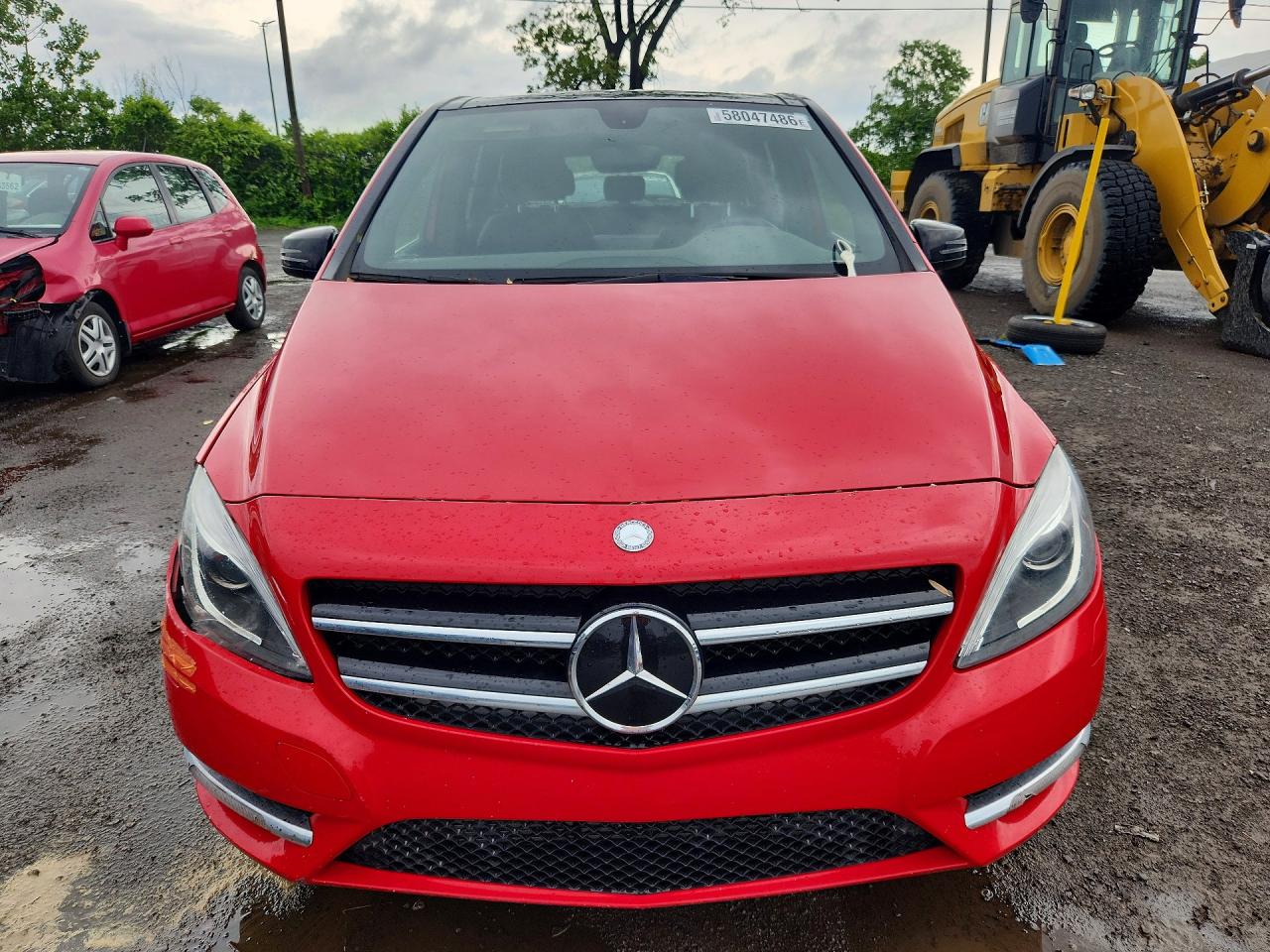 2013 Mercedes-benz B250 Red vin: WDDMH4EB2DJ154310