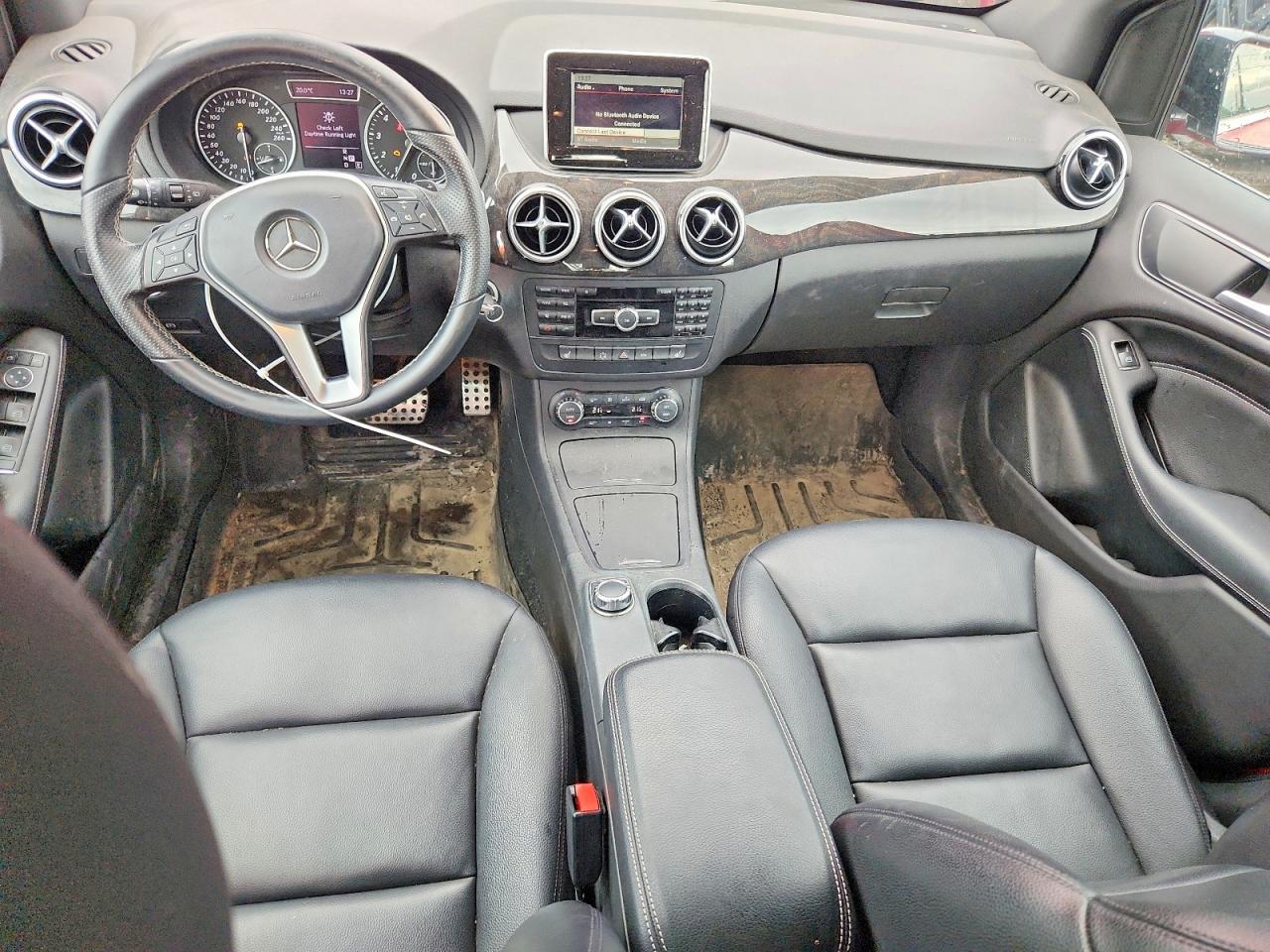 2013 Mercedes-benz B250 Red vin: WDDMH4EB2DJ154310