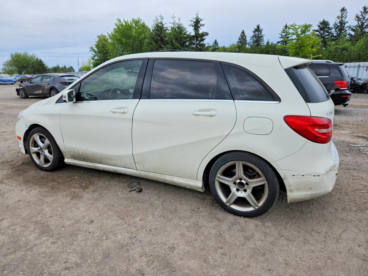 2014 Mercedes-benz B250 White vin: WDDMH4EB4EJ210815