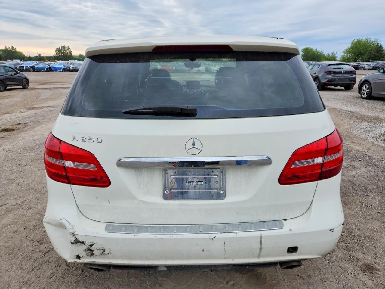 2014 Mercedes-benz B250 White vin: WDDMH4EB4EJ210815
