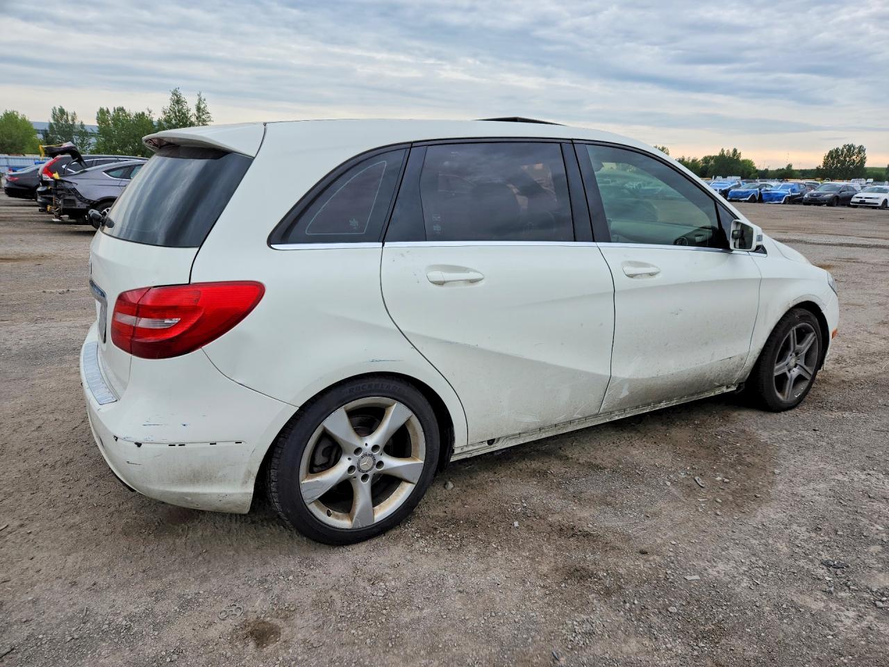 2014 Mercedes-benz B250 White vin: WDDMH4EB4EJ210815