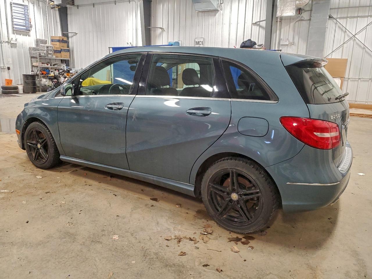 2013 Mercedes-benz B250 Blue vin: WDDMH4EB6DJ176584