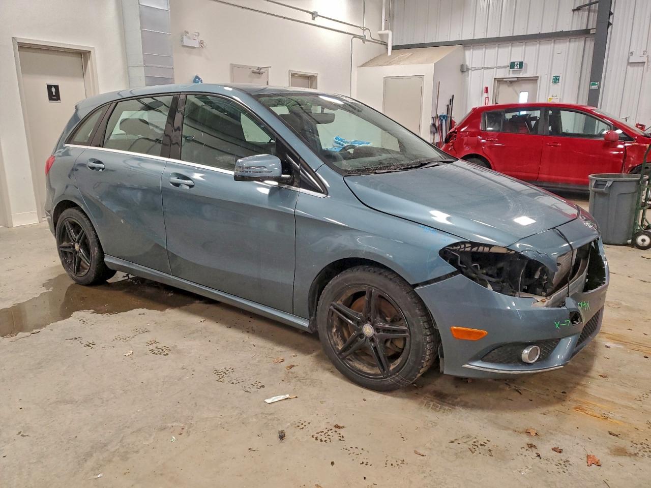 2013 Mercedes-benz B250 Blue vin: WDDMH4EB6DJ176584