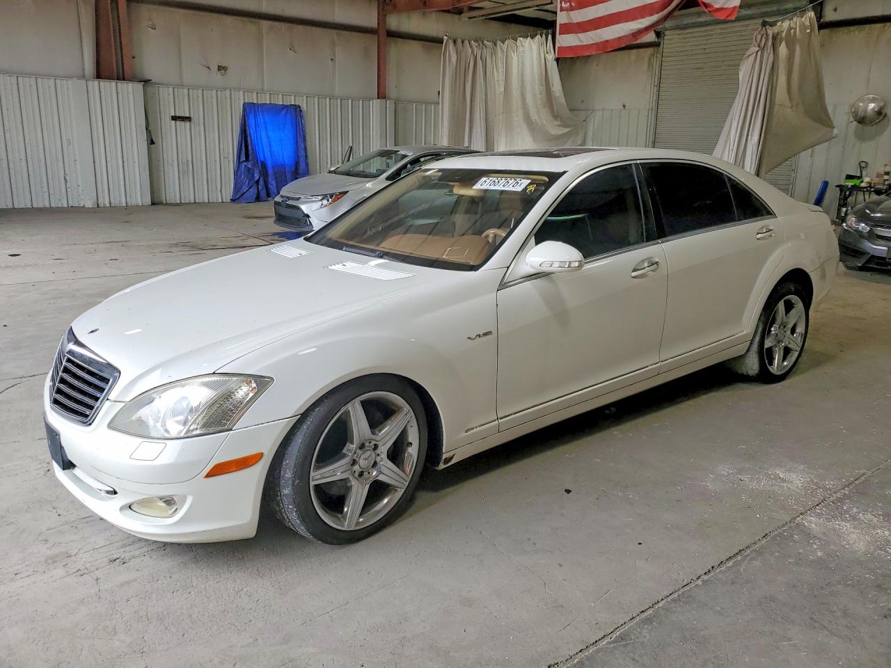 2007 Mercedes-benz S 550 White vin: WDDNG71X07A082134