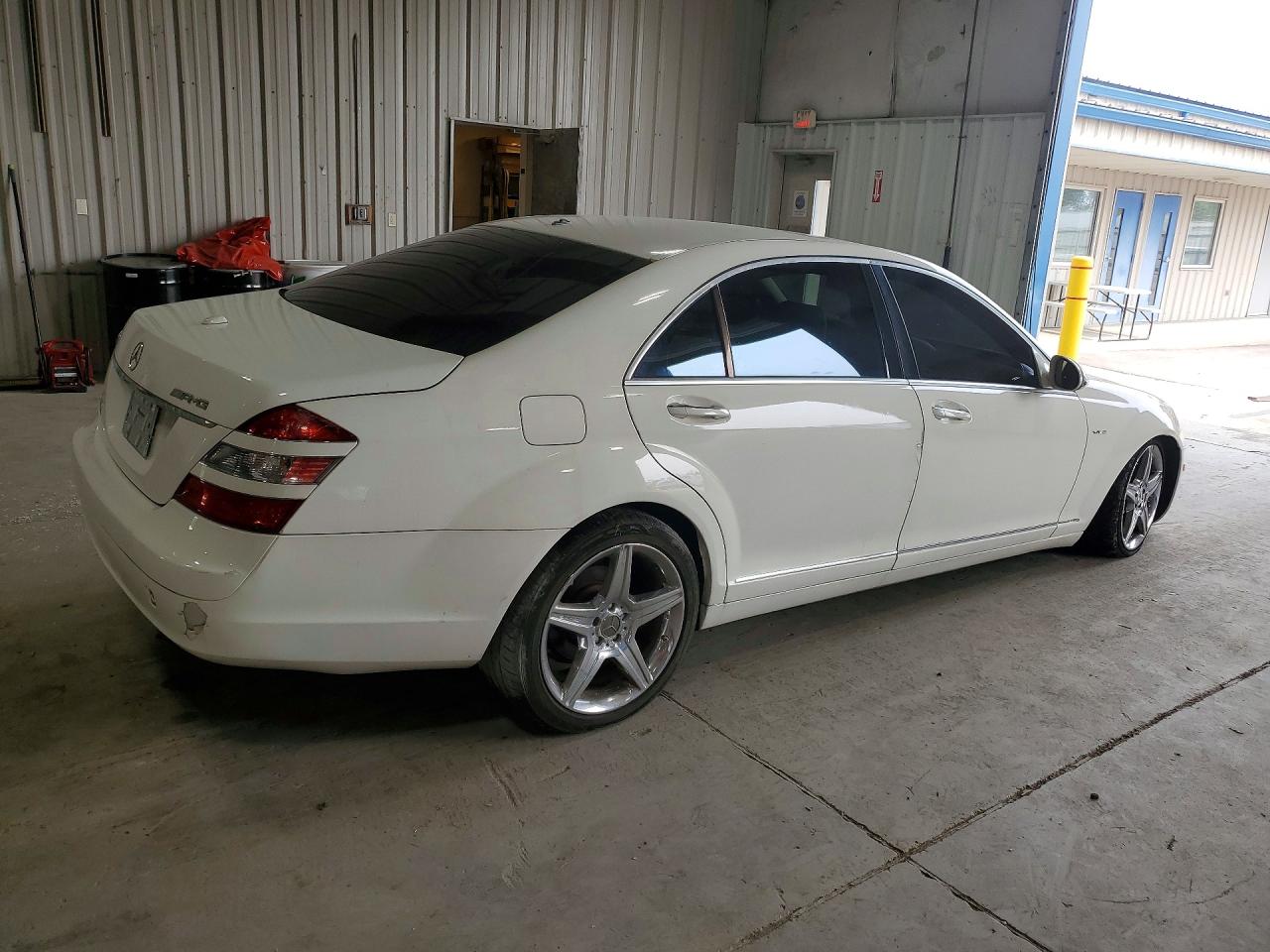 2007 Mercedes-benz S 550 White vin: WDDNG71X07A082134