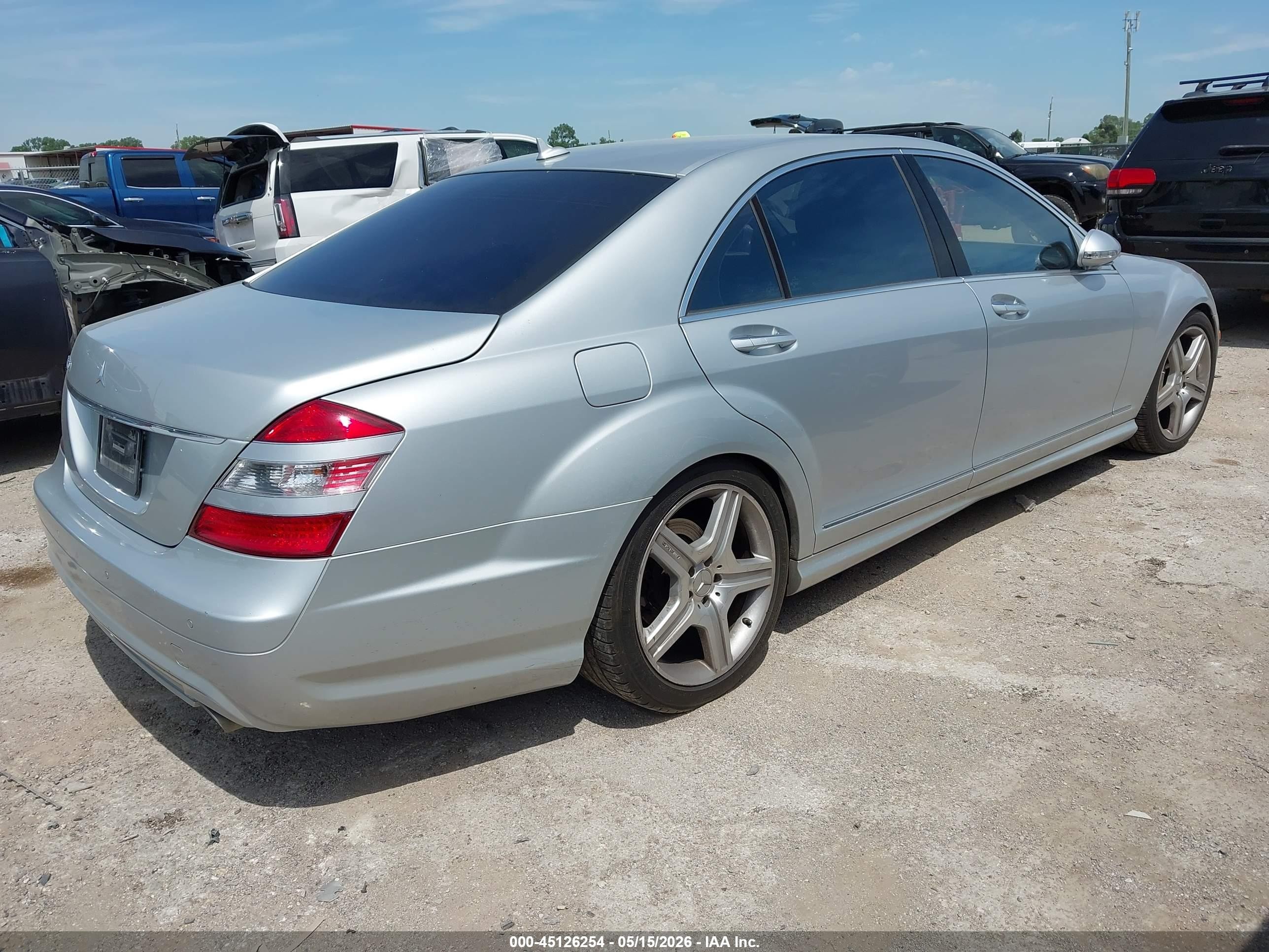 2008 Mercedes-benz S 550   Серебряный vin: WDDNG71X08A219977