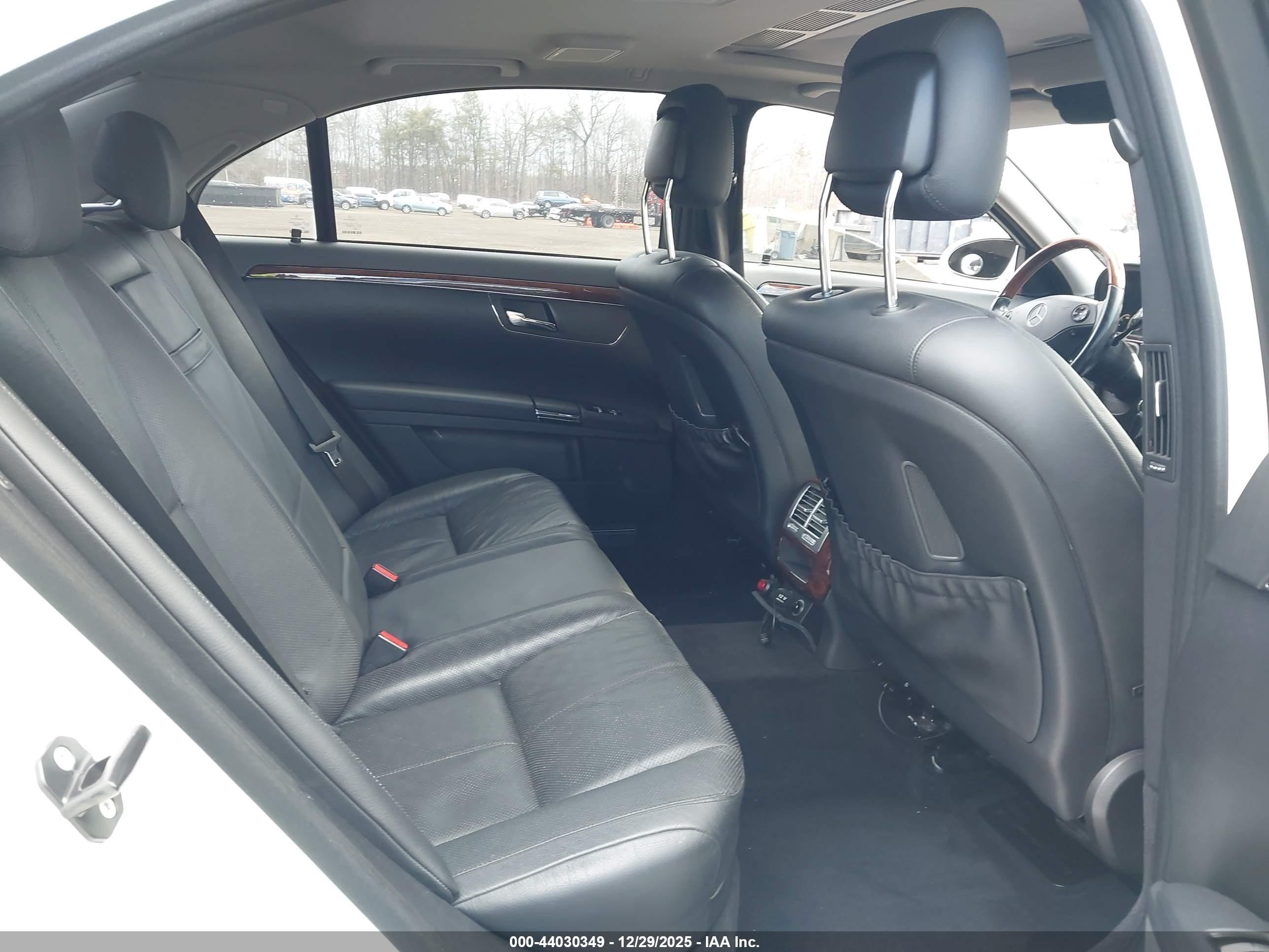 2009 Mercedes-benz S 550   Белый vin: WDDNG71X09A243245