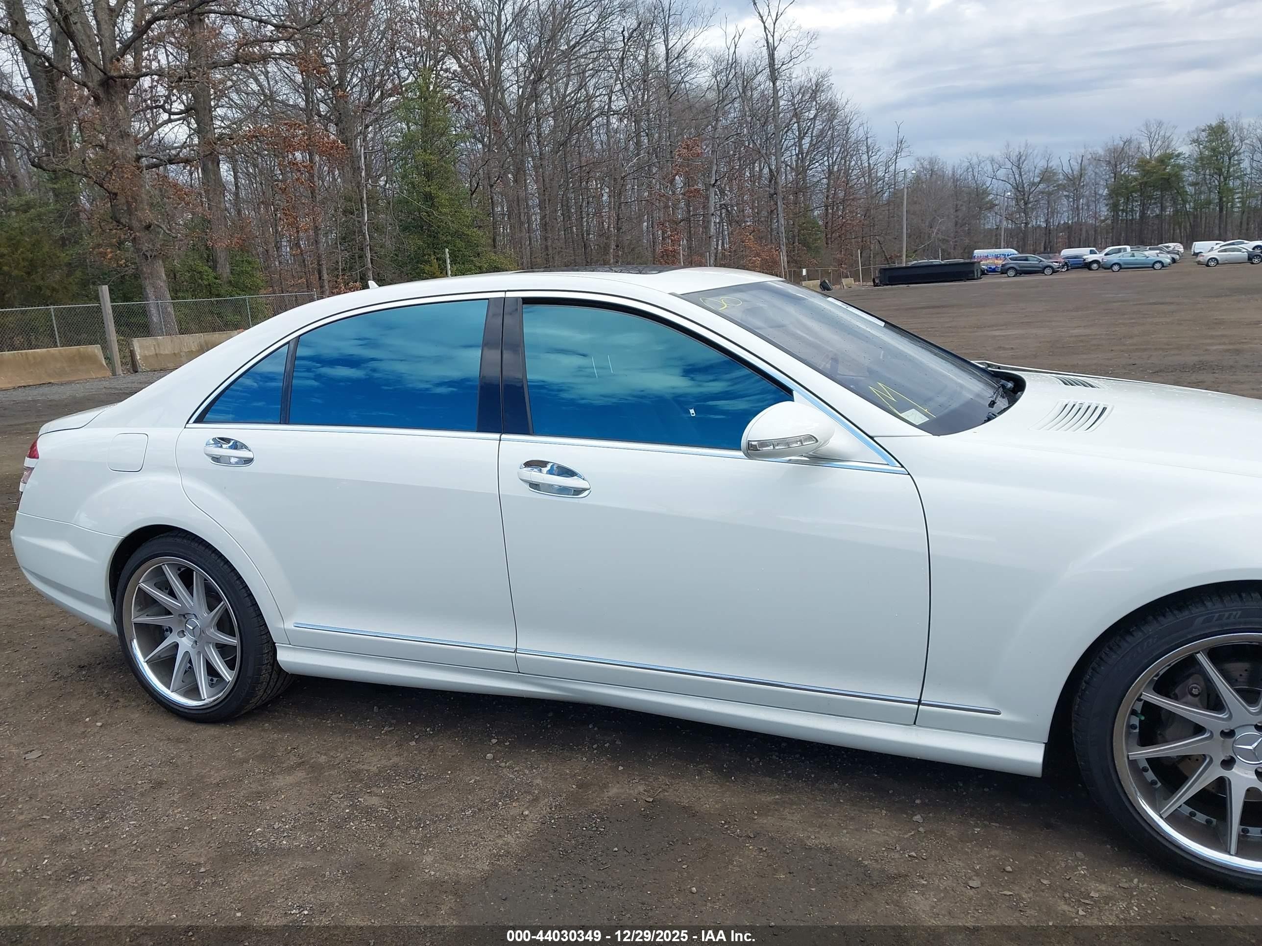 2009 Mercedes-benz S 550   Белый vin: WDDNG71X09A243245