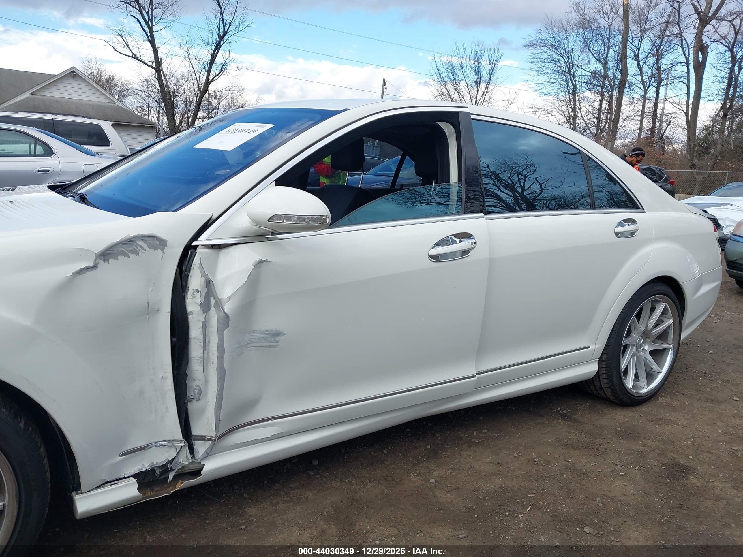 2009 Mercedes-benz S 550   Белый vin: WDDNG71X09A243245