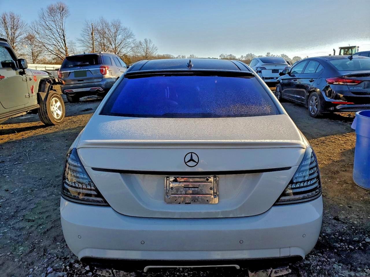 2009 Mercedes-benz S 550 White vin: WDDNG71X09A279047