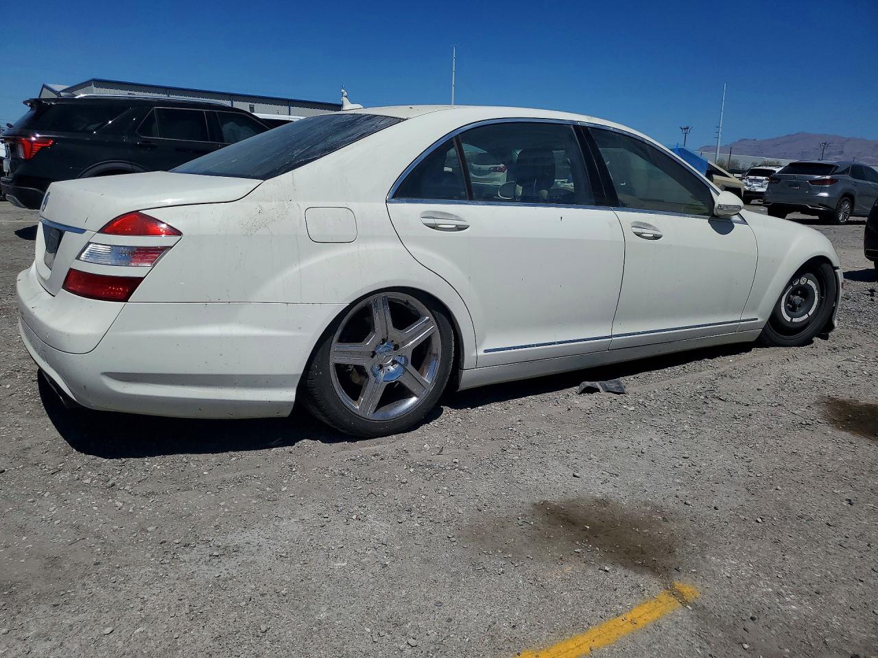 2009 Mercedes-benz S 550 White vin: WDDNG71X09A284717