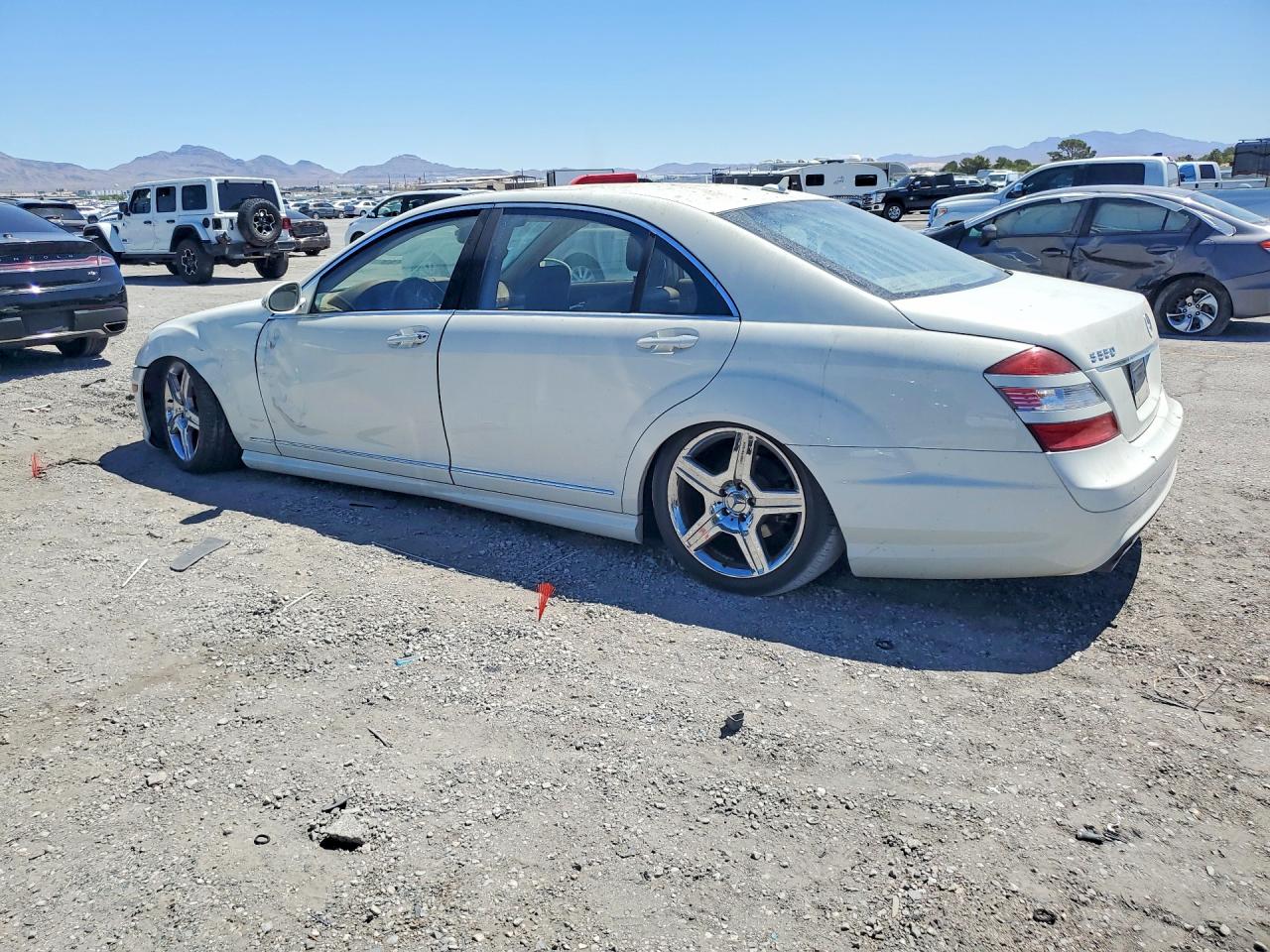 2009 Mercedes-benz S 550 White vin: WDDNG71X09A284717