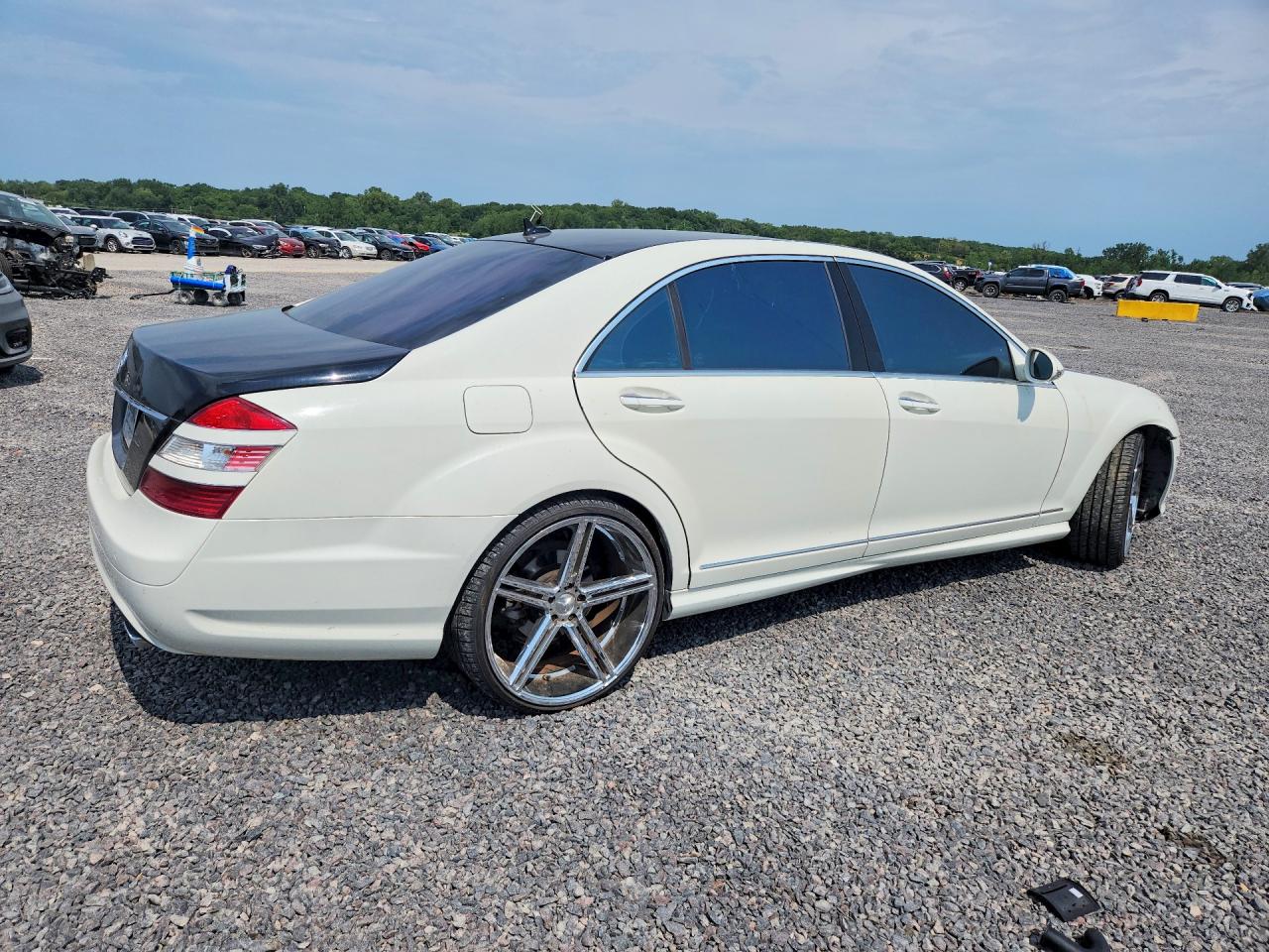 2009 Mercedes-benz S 550 White vin: WDDNG71X19A260281