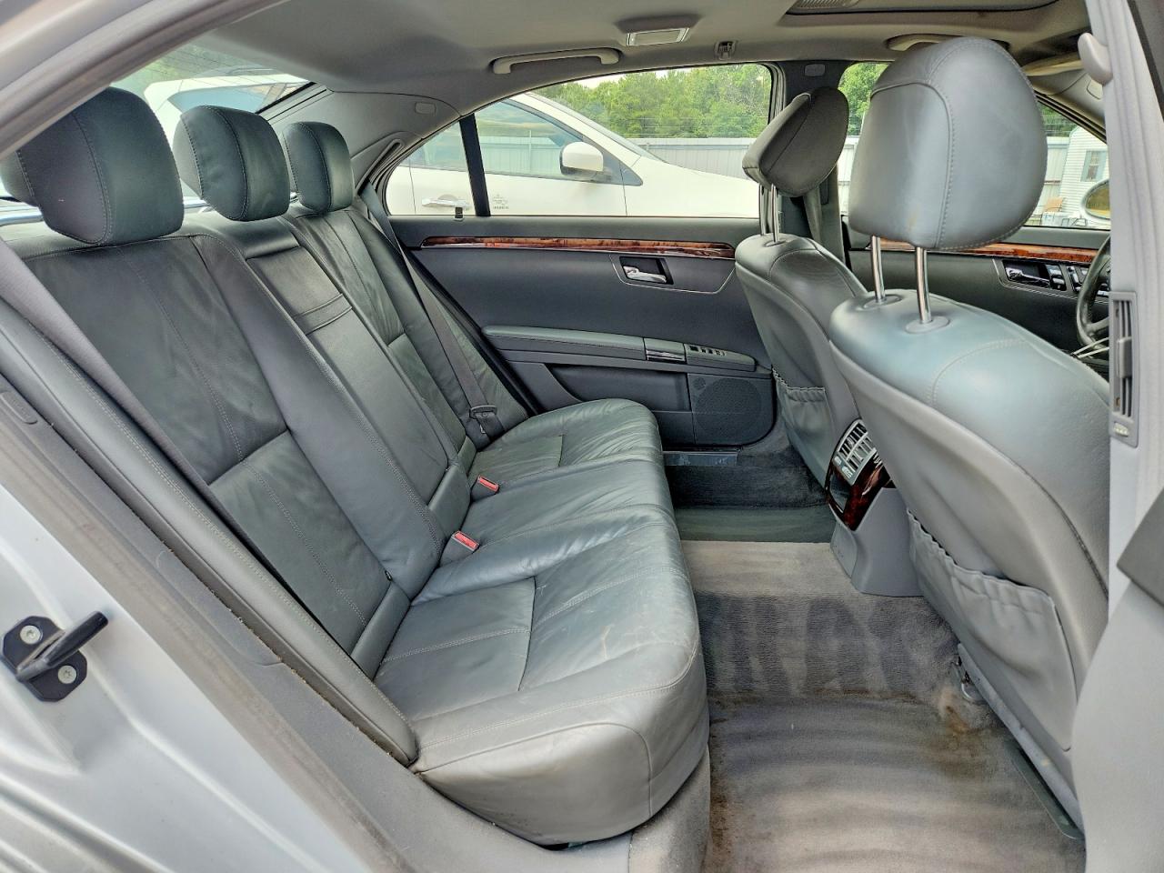 2007 Mercedes-benz S 550 Silver vin: WDDNG71X27A042850