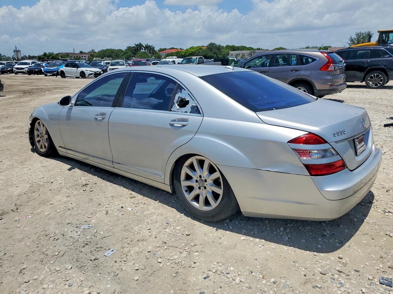 2007 Mercedes-benz S 550 Silver vin: WDDNG71X27A107972