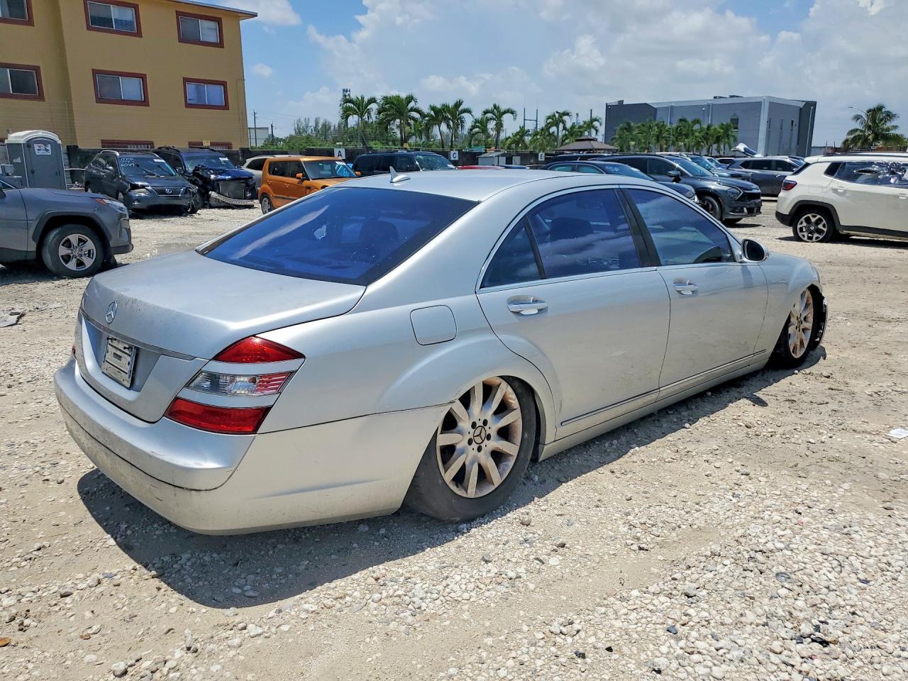 2007 Mercedes-benz S 550 Silver vin: WDDNG71X27A107972