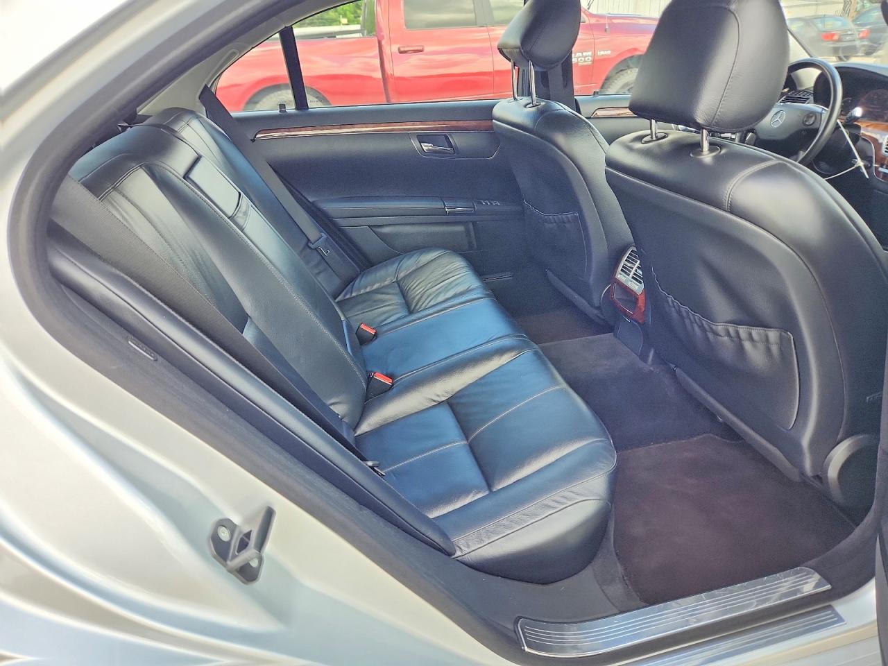 2007 Mercedes-benz S 550 Silver vin: WDDNG71X37A033297
