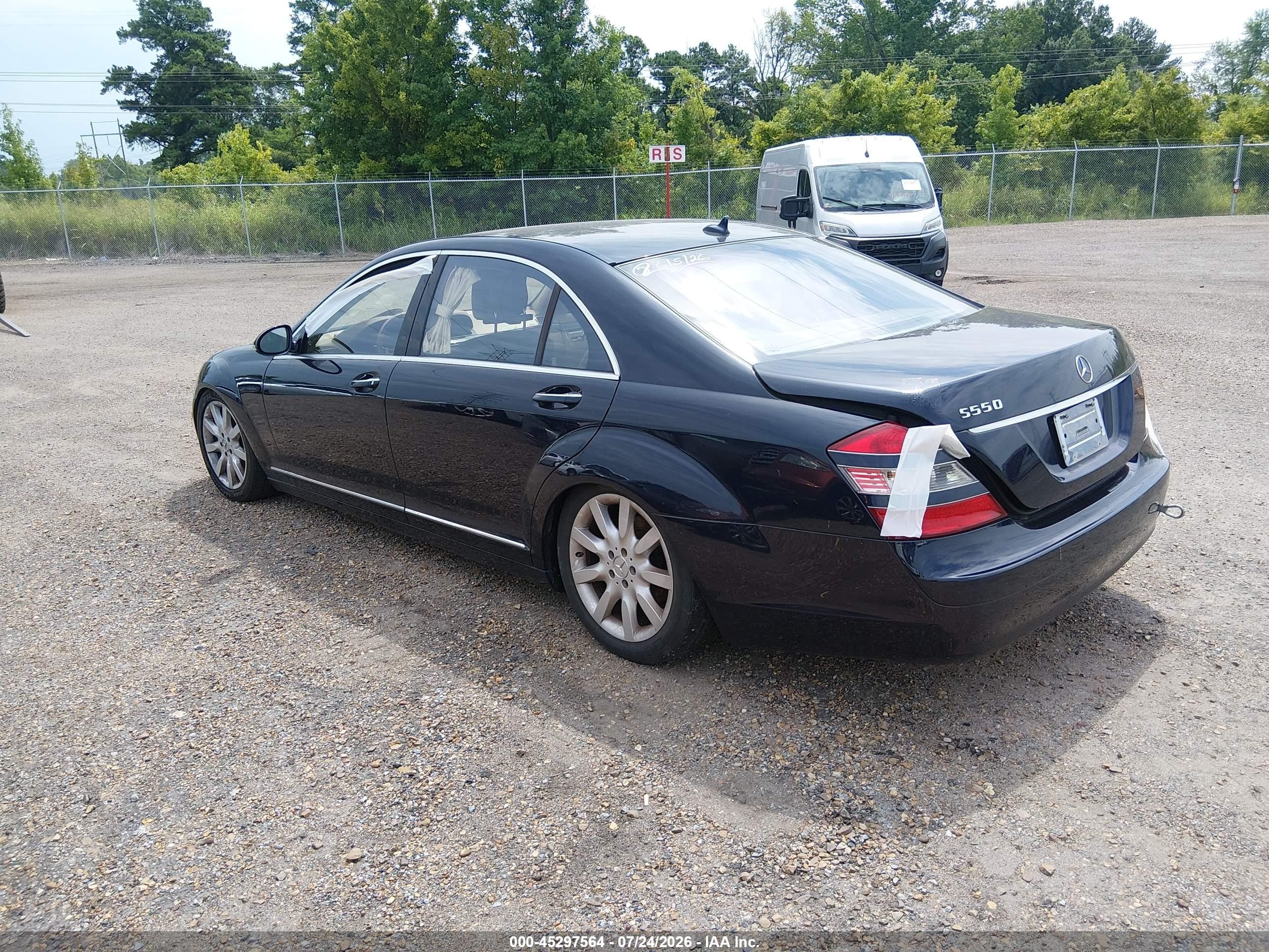 2007 Mercedes-benz S 550   Blue vin: WDDNG71X47A120870