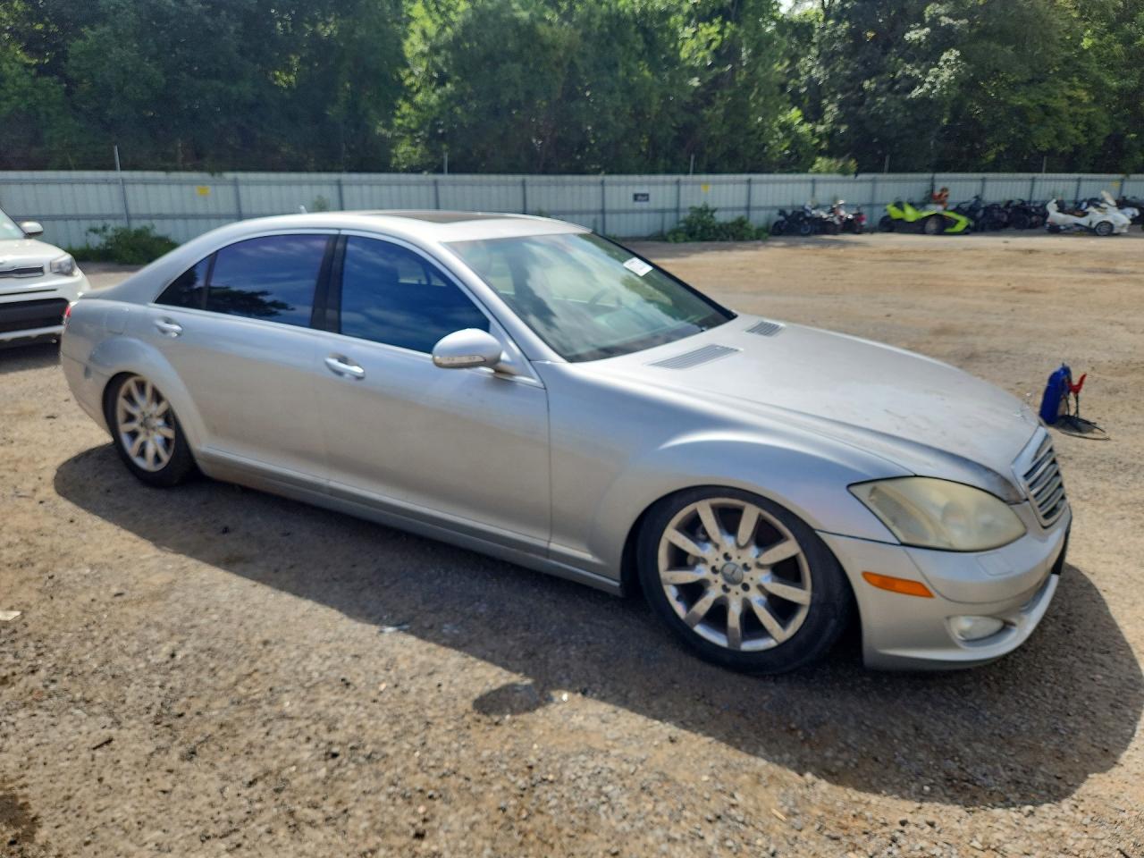 2007 Mercedes-benz S 550 Silver vin: WDDNG71X57A050327
