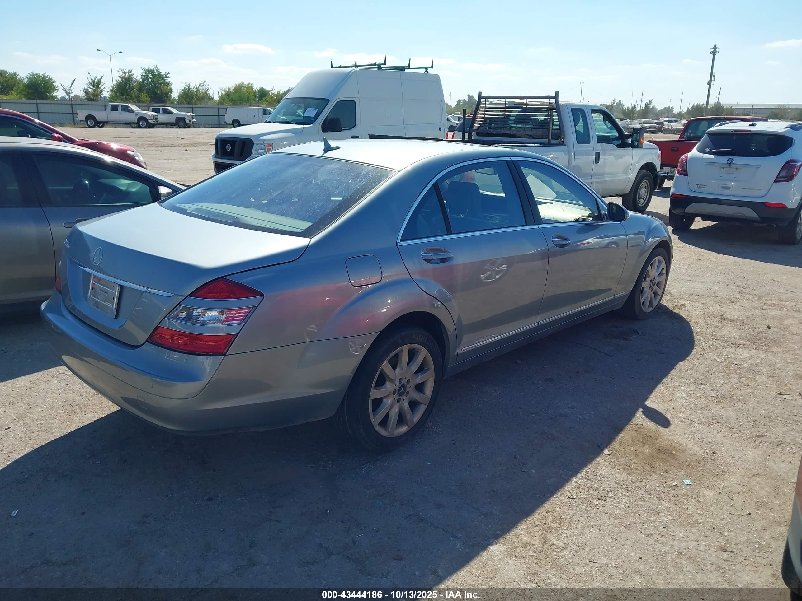 2008 Mercedes-benz S 550   Light Blue vin: WDDNG71X58A153037