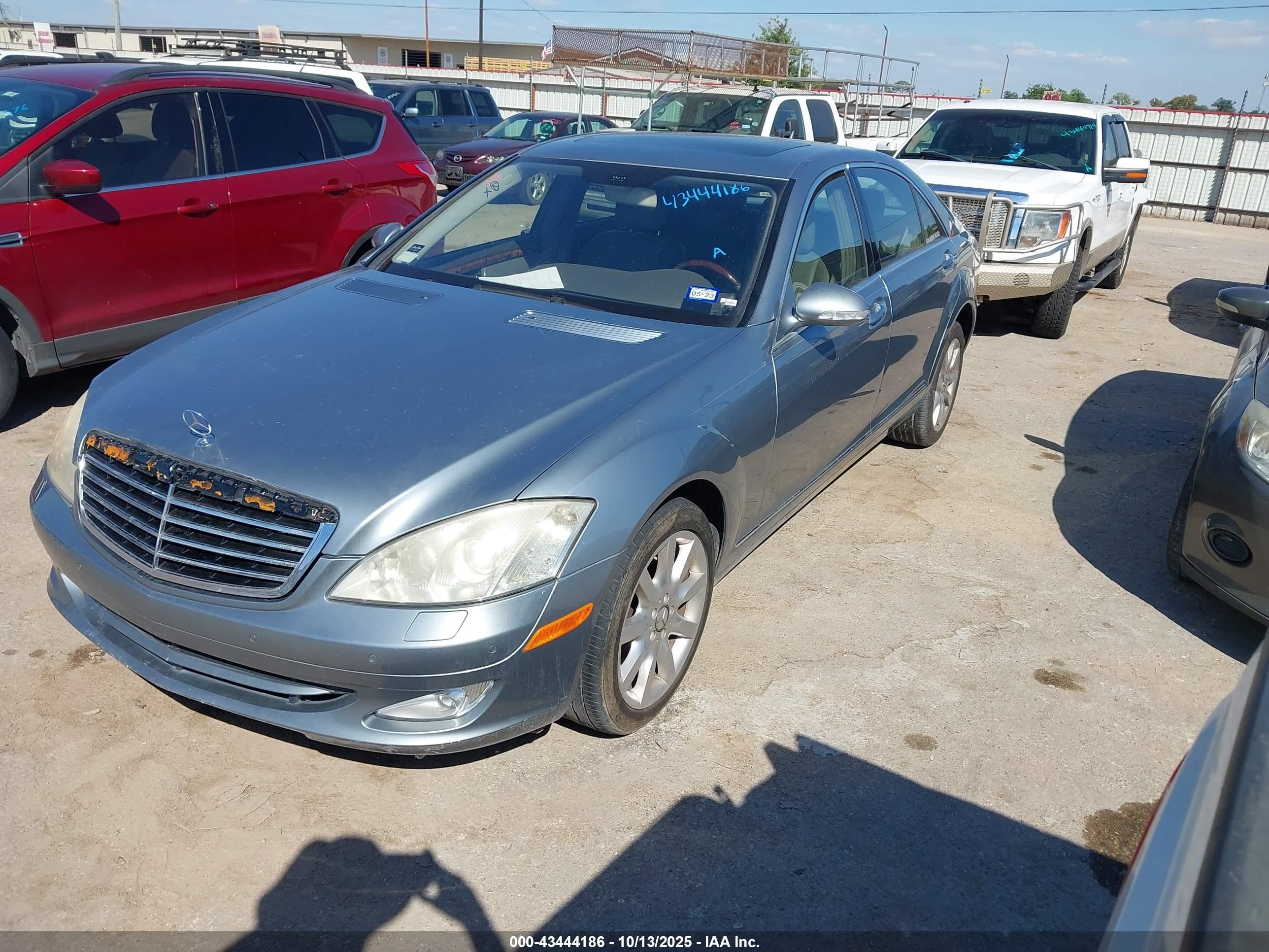 2008 Mercedes-benz S 550   Light Blue vin: WDDNG71X58A153037