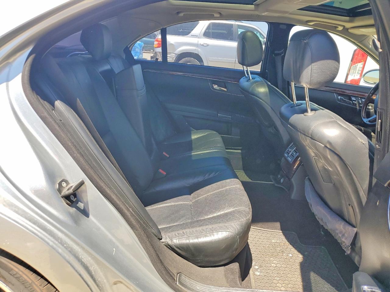 2007 Mercedes-benz S 550 Silver vin: WDDNG71X67A054161