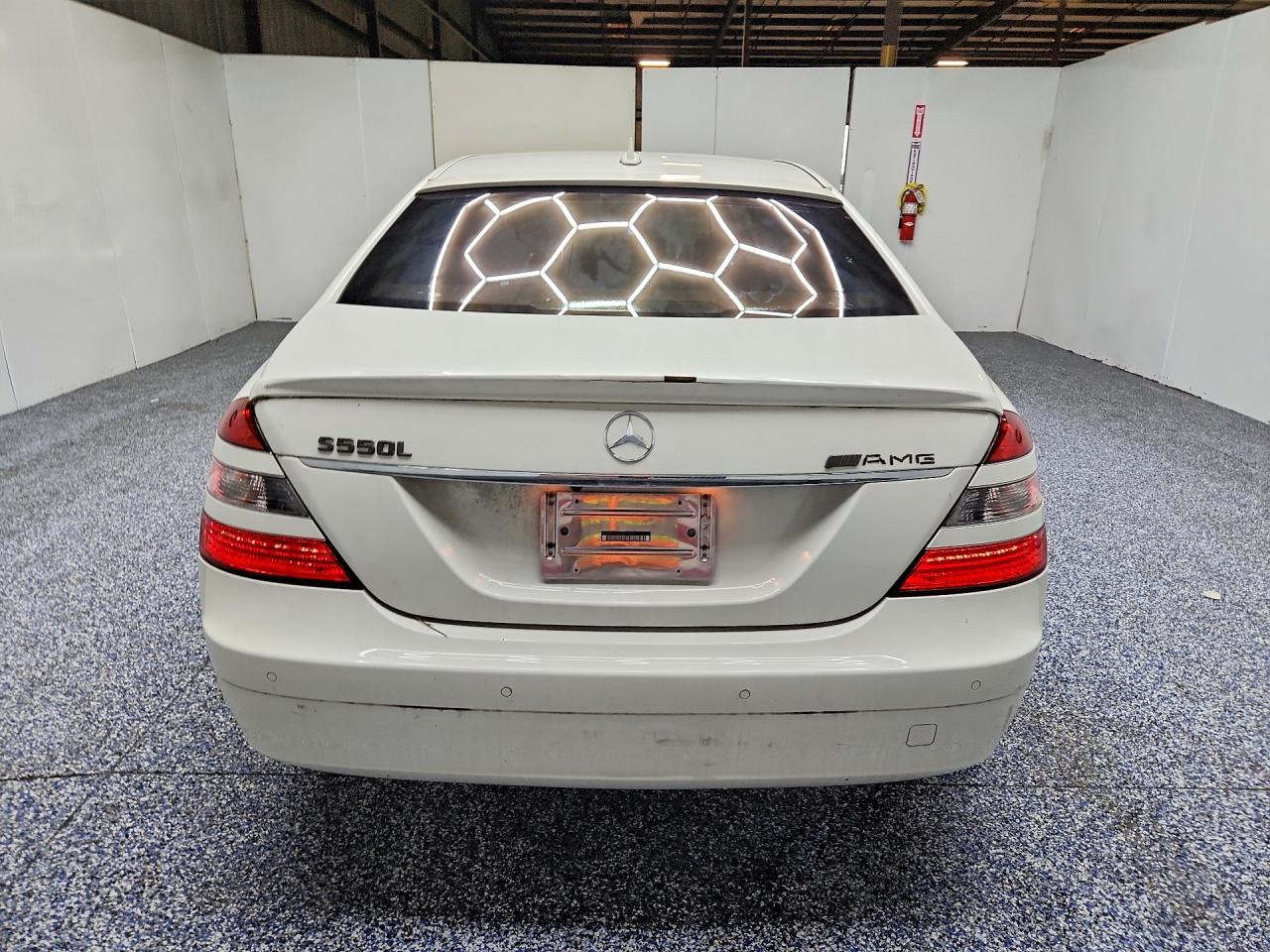 2007 Mercedes-benz S 550 White vin: WDDNG71X67A096037