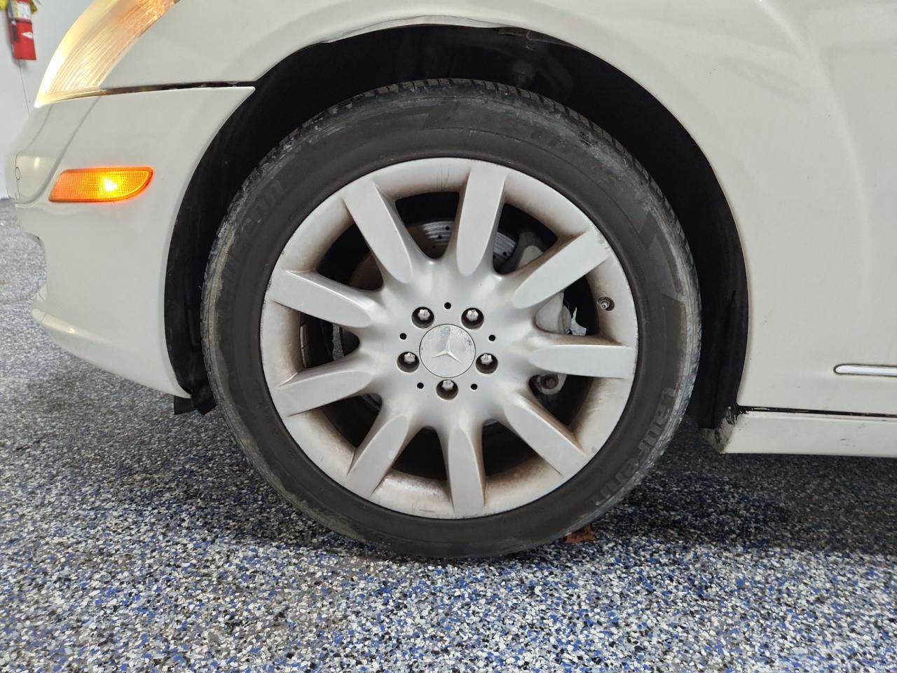 2007 Mercedes-benz S 550 White vin: WDDNG71X67A096037 Damage: Left Front Fender, Dent(S) W/No Paint Dmg, 2 To 3 Inches