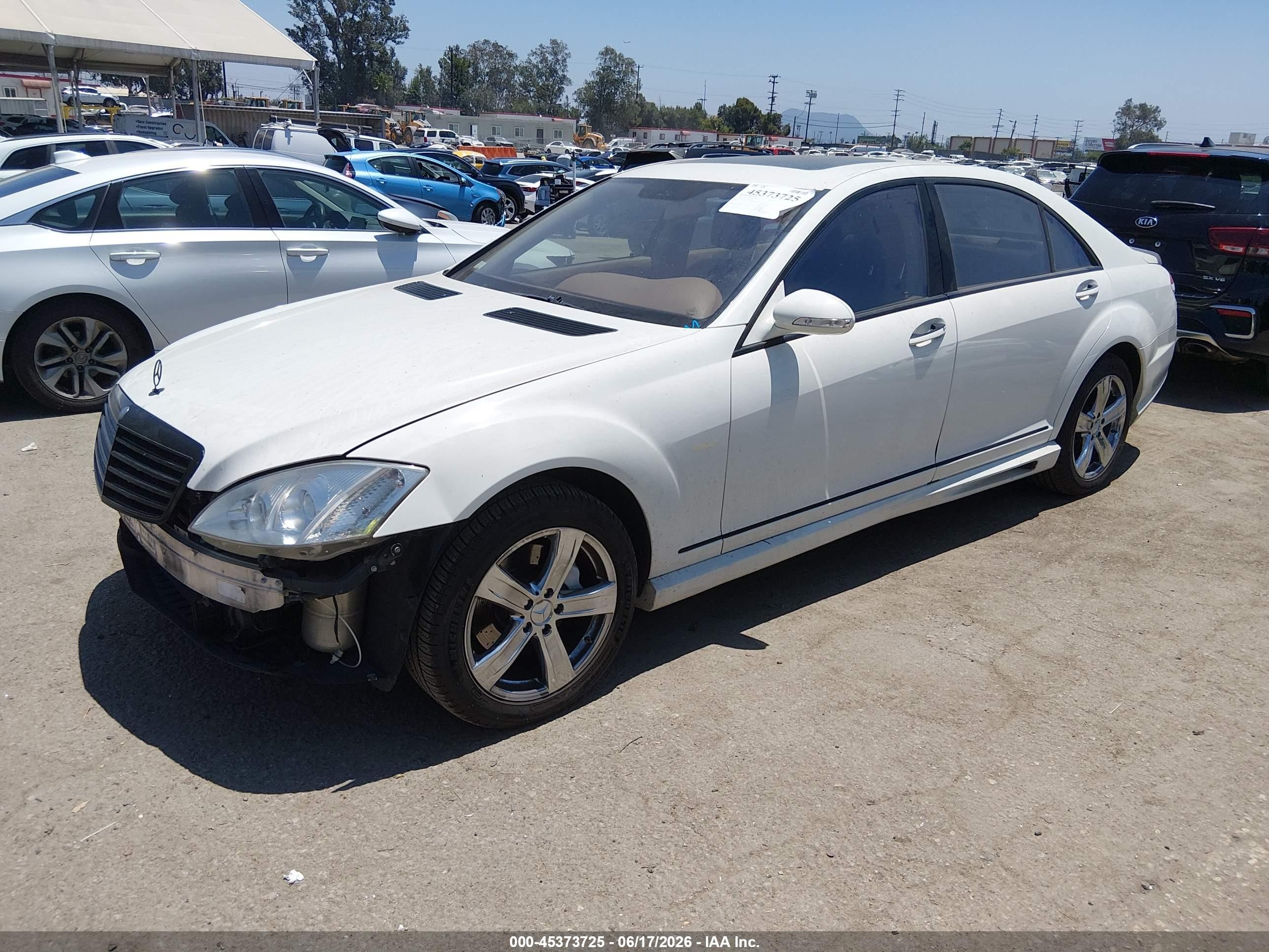 2007 Mercedes-benz S 550   White vin: WDDNG71X67A134026