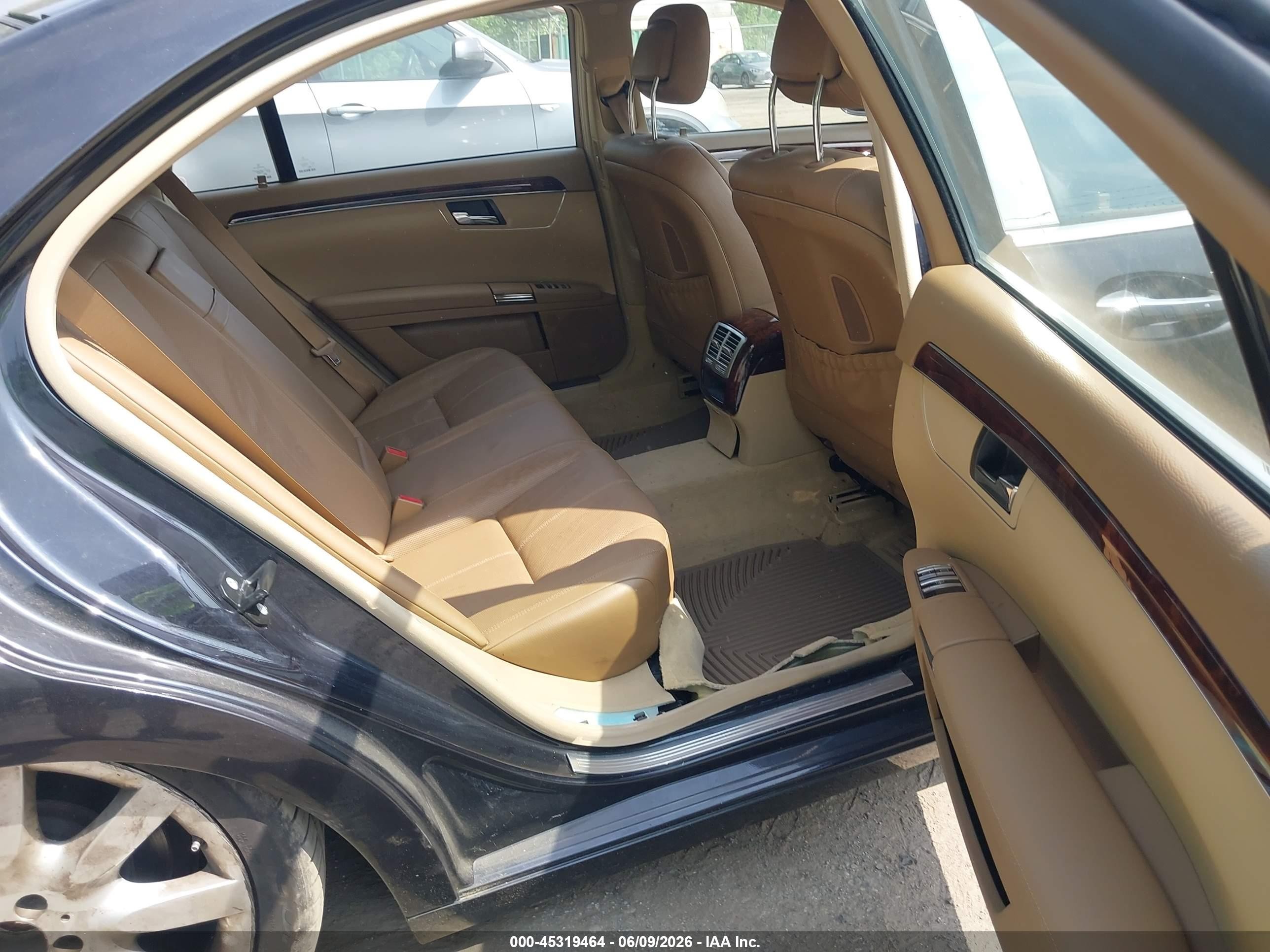 2008 Mercedes-benz S 550   Dark Blue vin: WDDNG71X68A176097