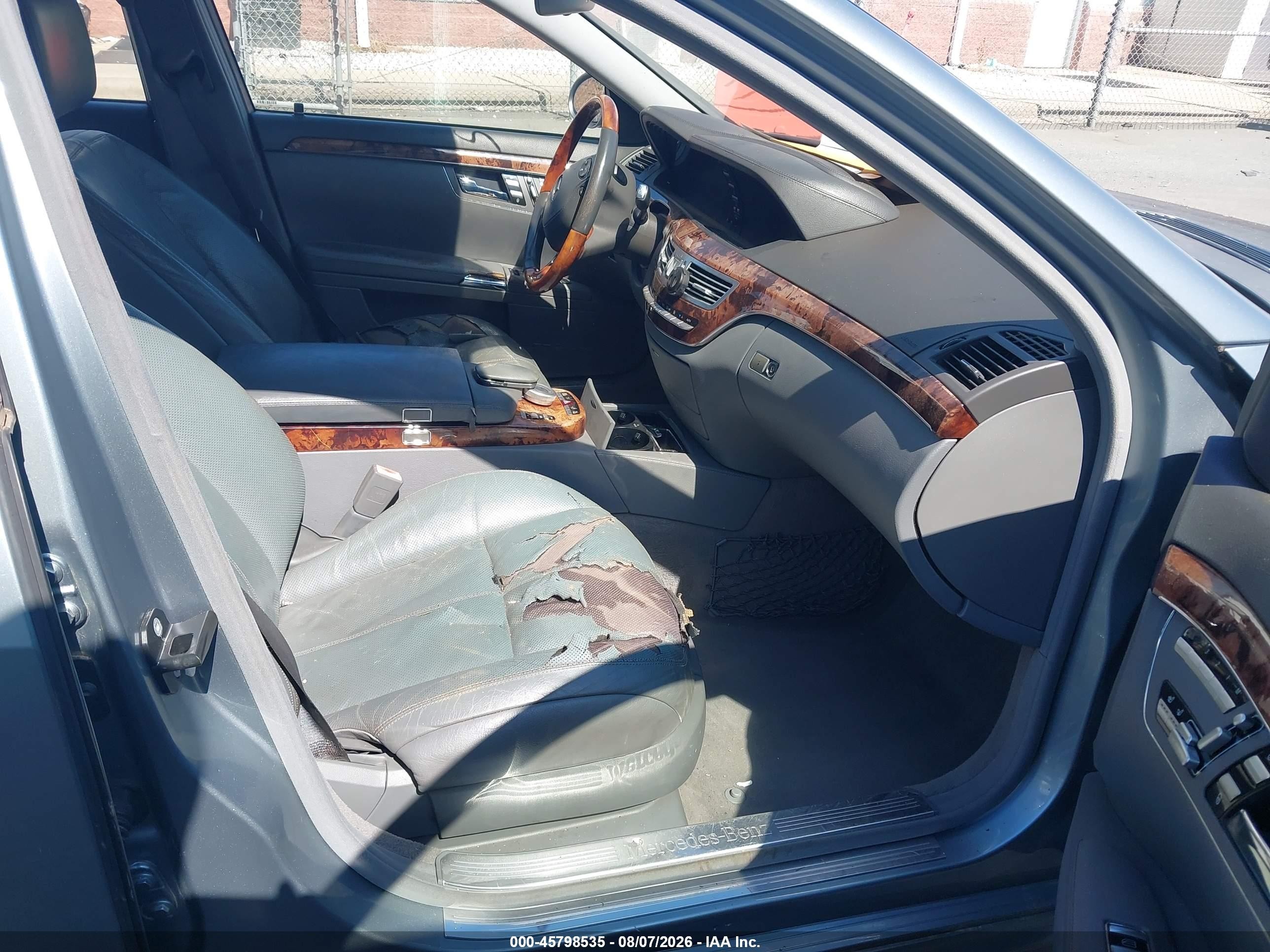 2008 Mercedes-benz S 550 Silver vin: WDDNG71X68A189092