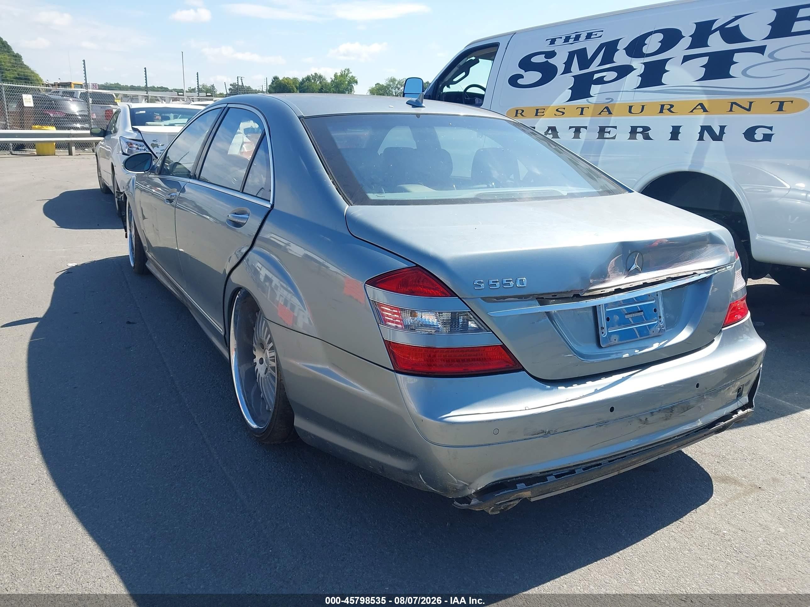 2008 Mercedes-benz S 550 Silver vin: WDDNG71X68A189092