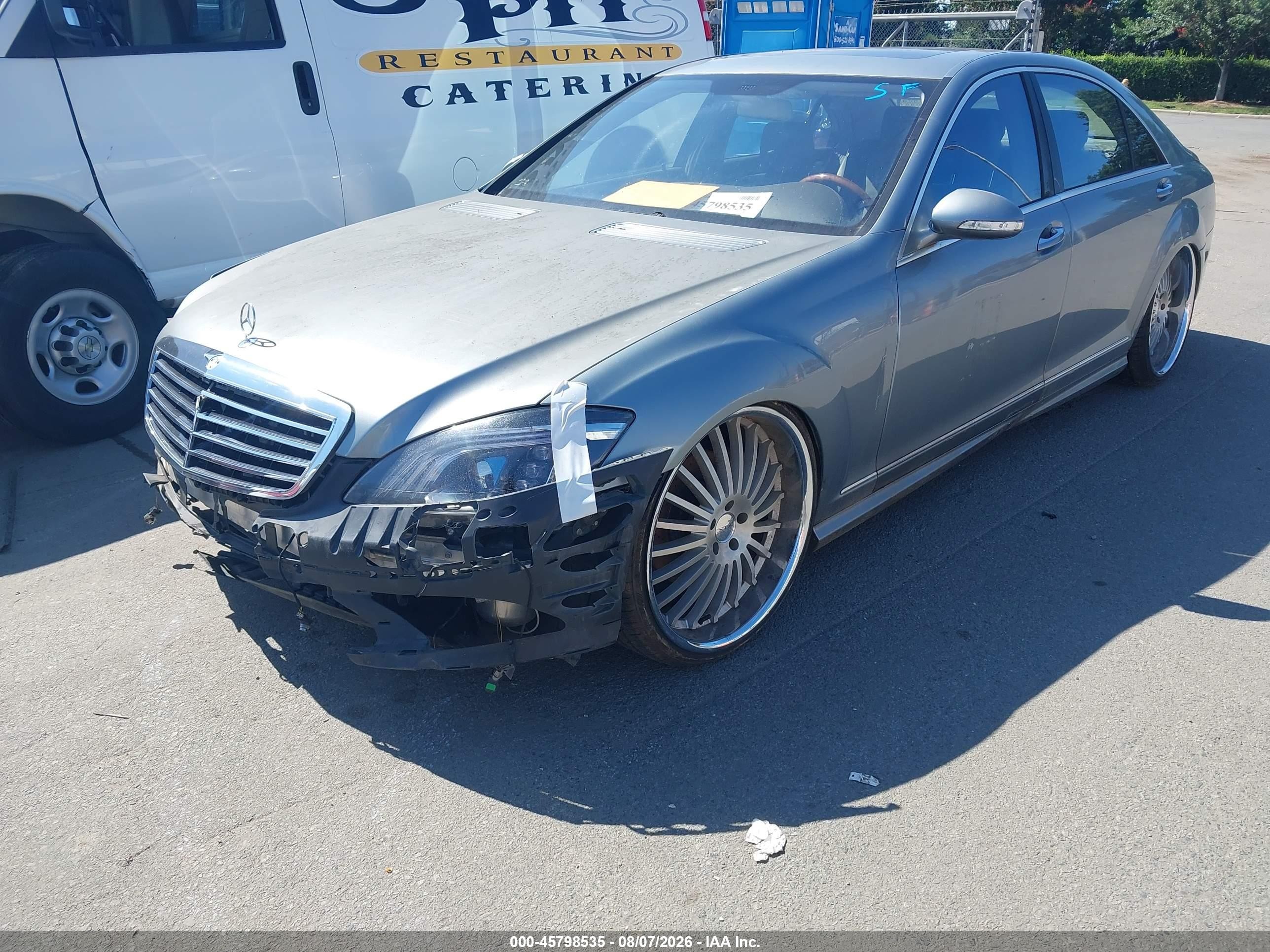 2008 Mercedes-benz S 550 Silver vin: WDDNG71X68A189092