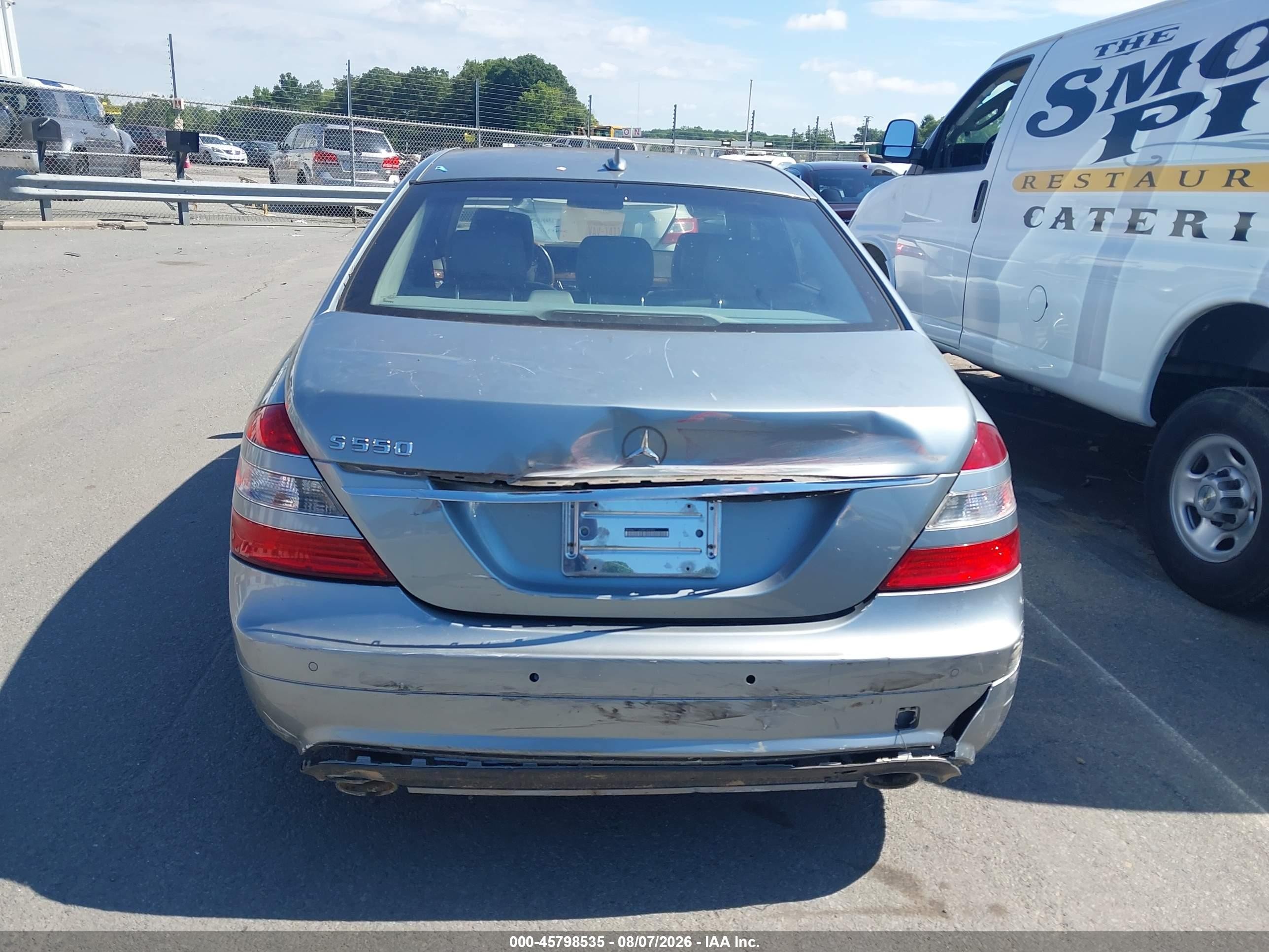 2008 Mercedes-benz S 550 Silver vin: WDDNG71X68A189092