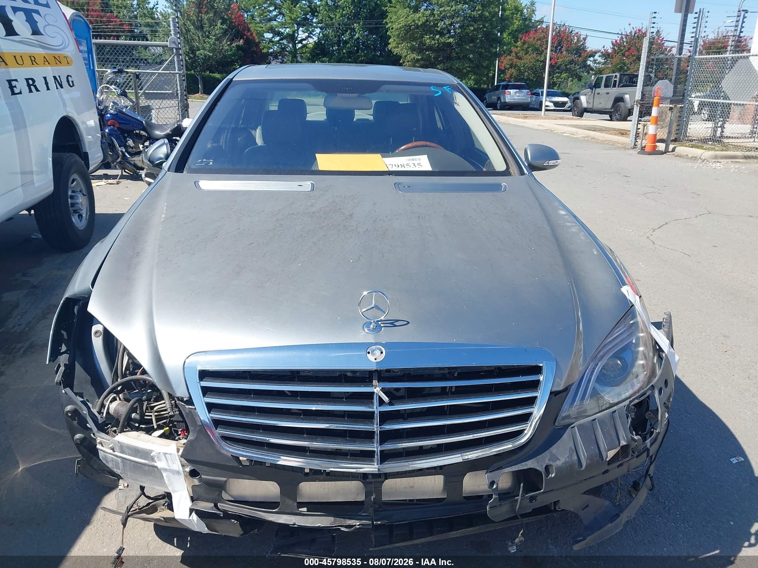 2008 Mercedes-benz S 550 Silver vin: WDDNG71X68A189092