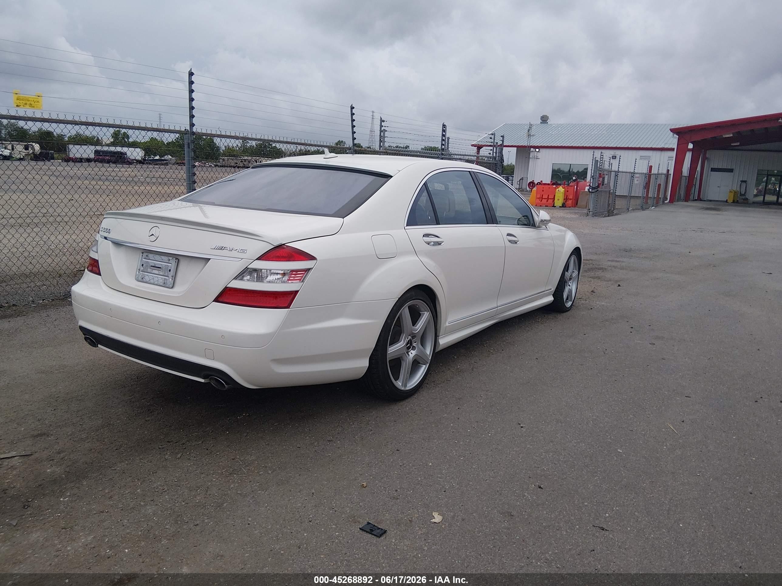 2009 Mercedes-benz S 550   White vin: WDDNG71X69A271857