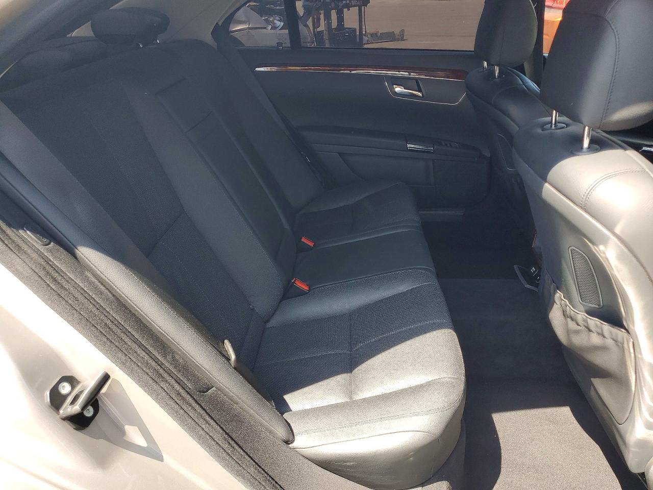 2007 Mercedes-benz S 550 Silver vin: WDDNG71X87A021128