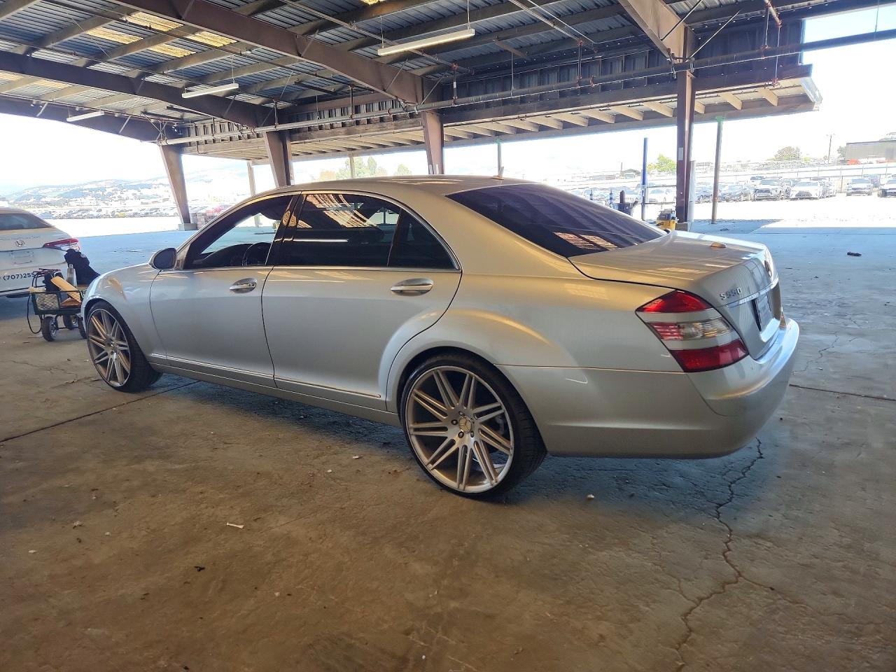 2007 Mercedes-benz S 550 Silver vin: WDDNG71X87A074783