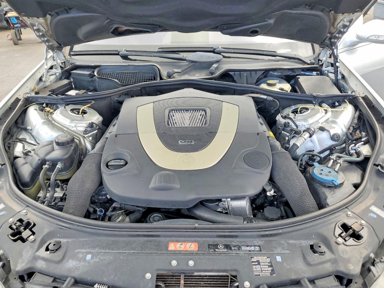 2008 Mercedes-benz S 550 Silver vin: WDDNG71X88A166073
