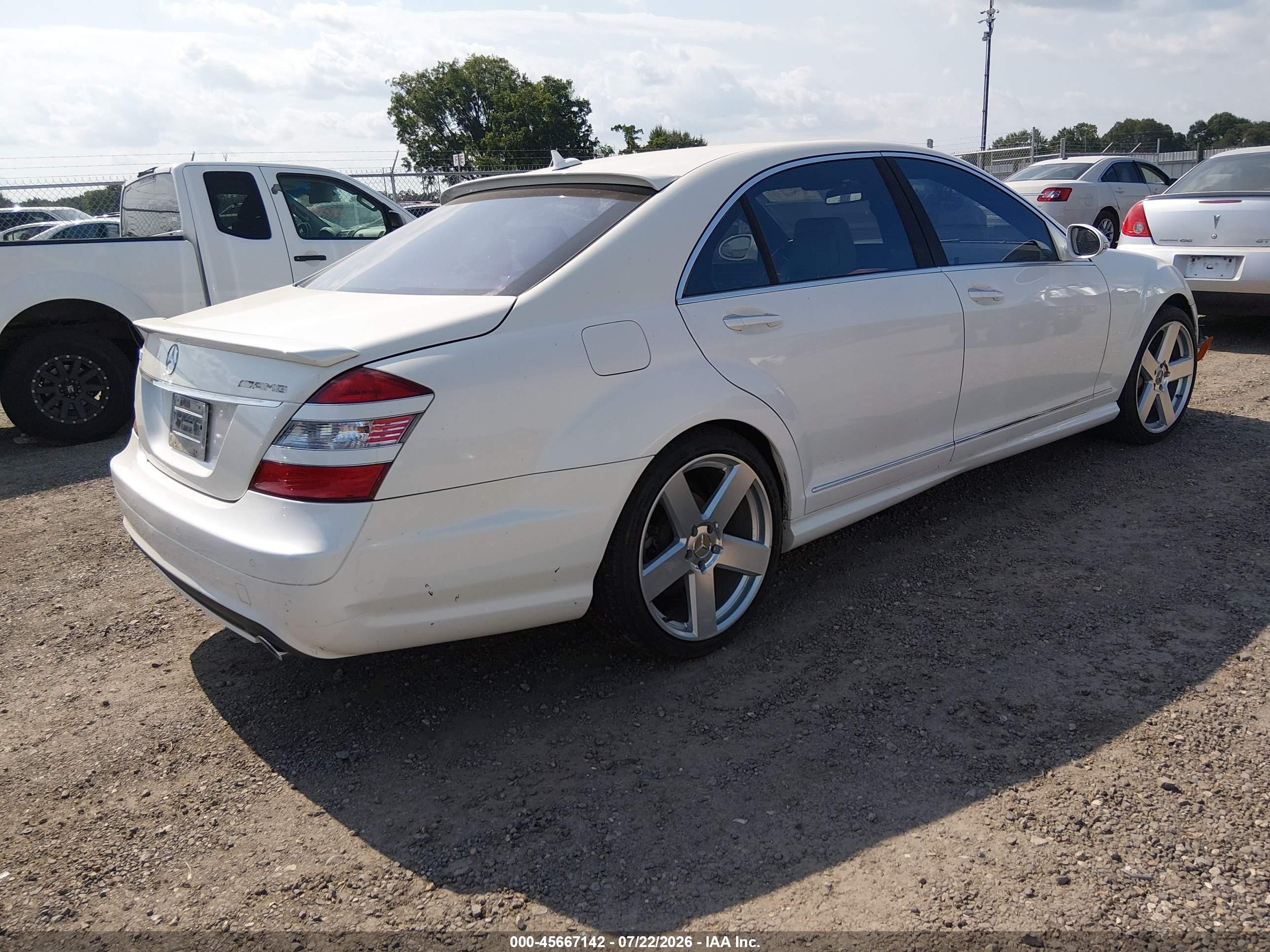 2009 Mercedes-benz S 550 Белый vin: WDDNG71X89A273013
