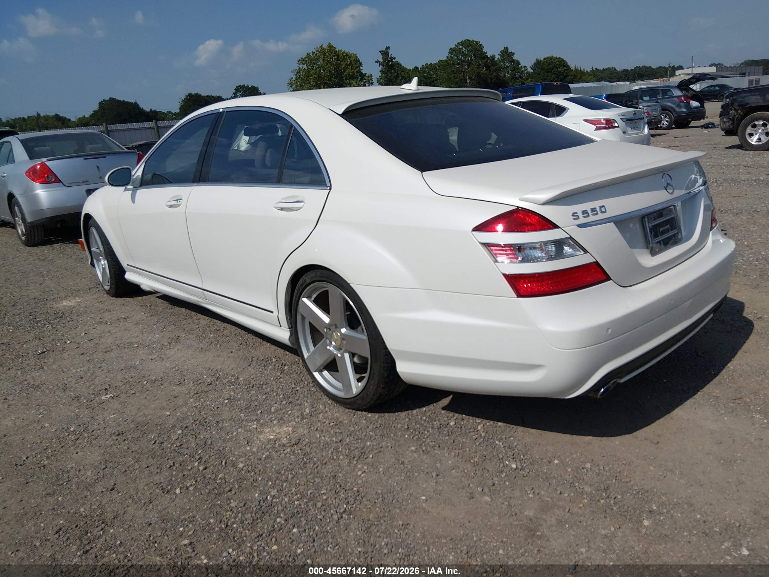 2009 Mercedes-benz S 550 Белый vin: WDDNG71X89A273013