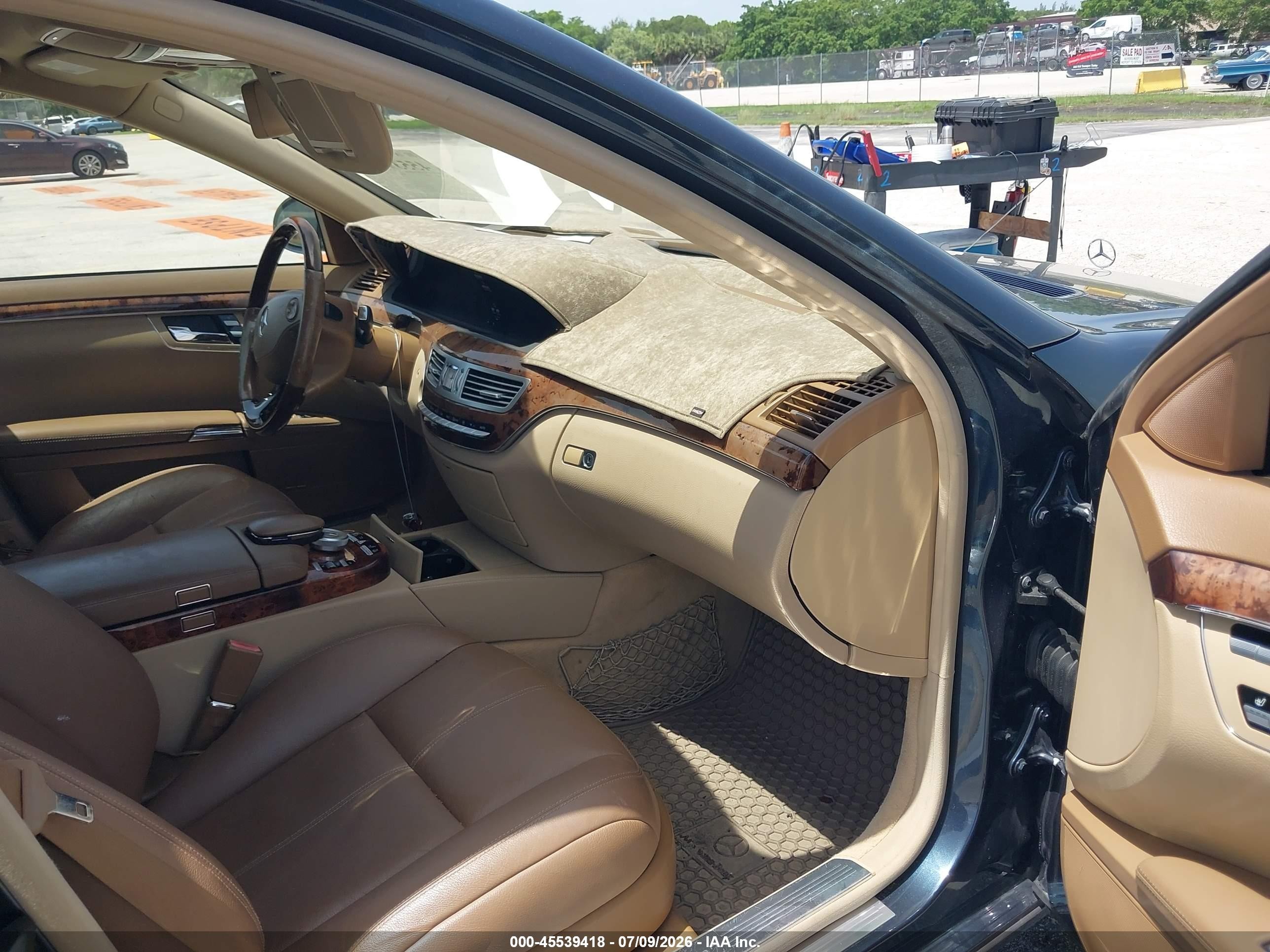 2007 Mercedes-benz S 550   Blue vin: WDDNG71X97A068801