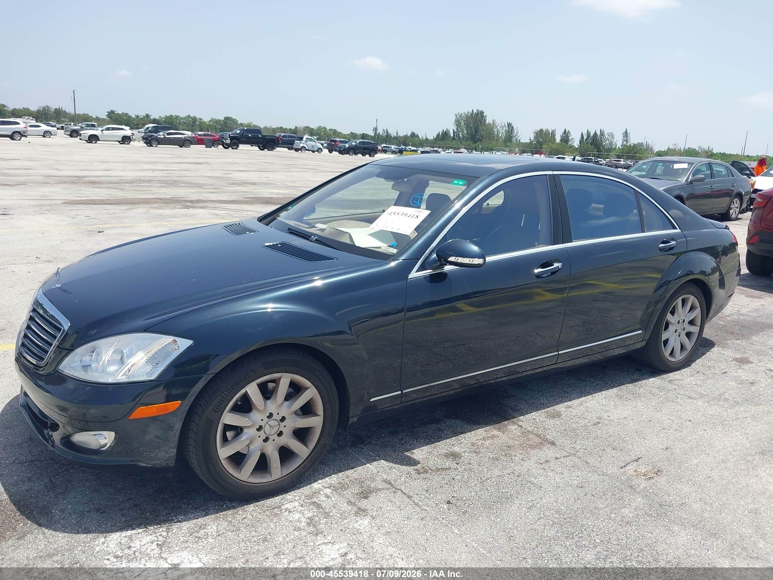 2007 Mercedes-benz S 550   Blue vin: WDDNG71X97A068801