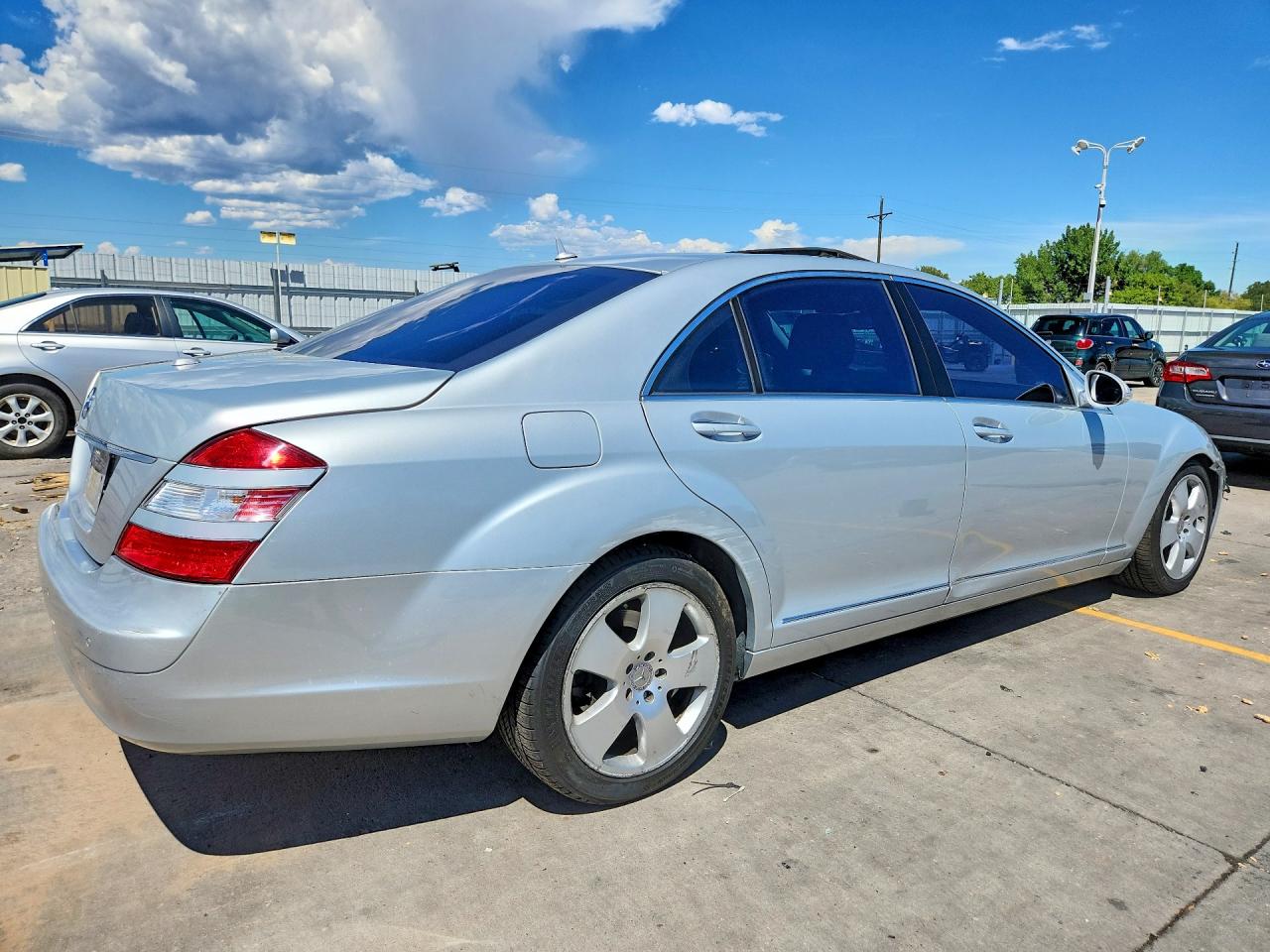 2007 Mercedes-benz S 550 Silver vin: WDDNG71X97A078017