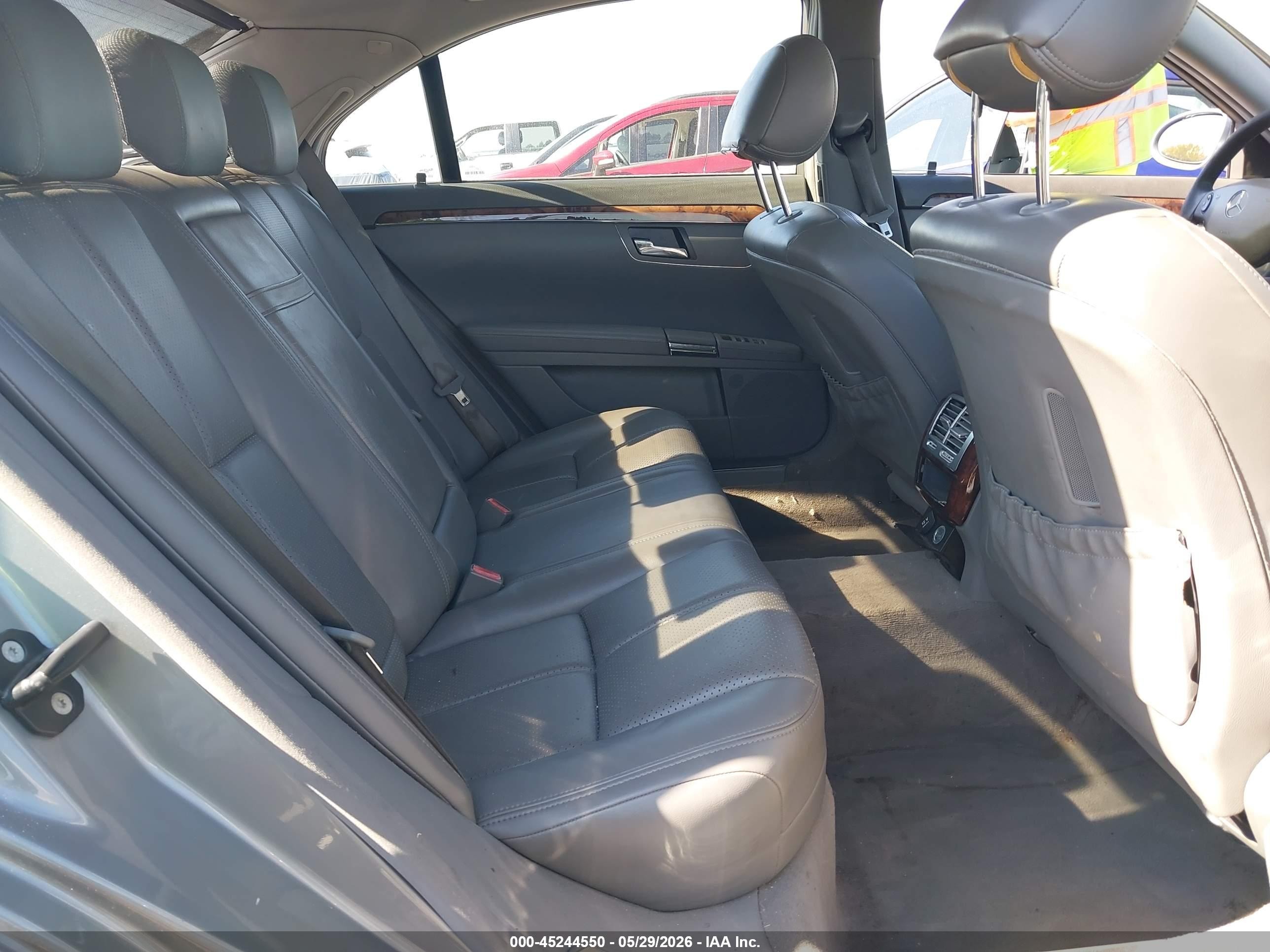2007 Mercedes-benz S 550   Light Blue vin: WDDNG71X97A080625