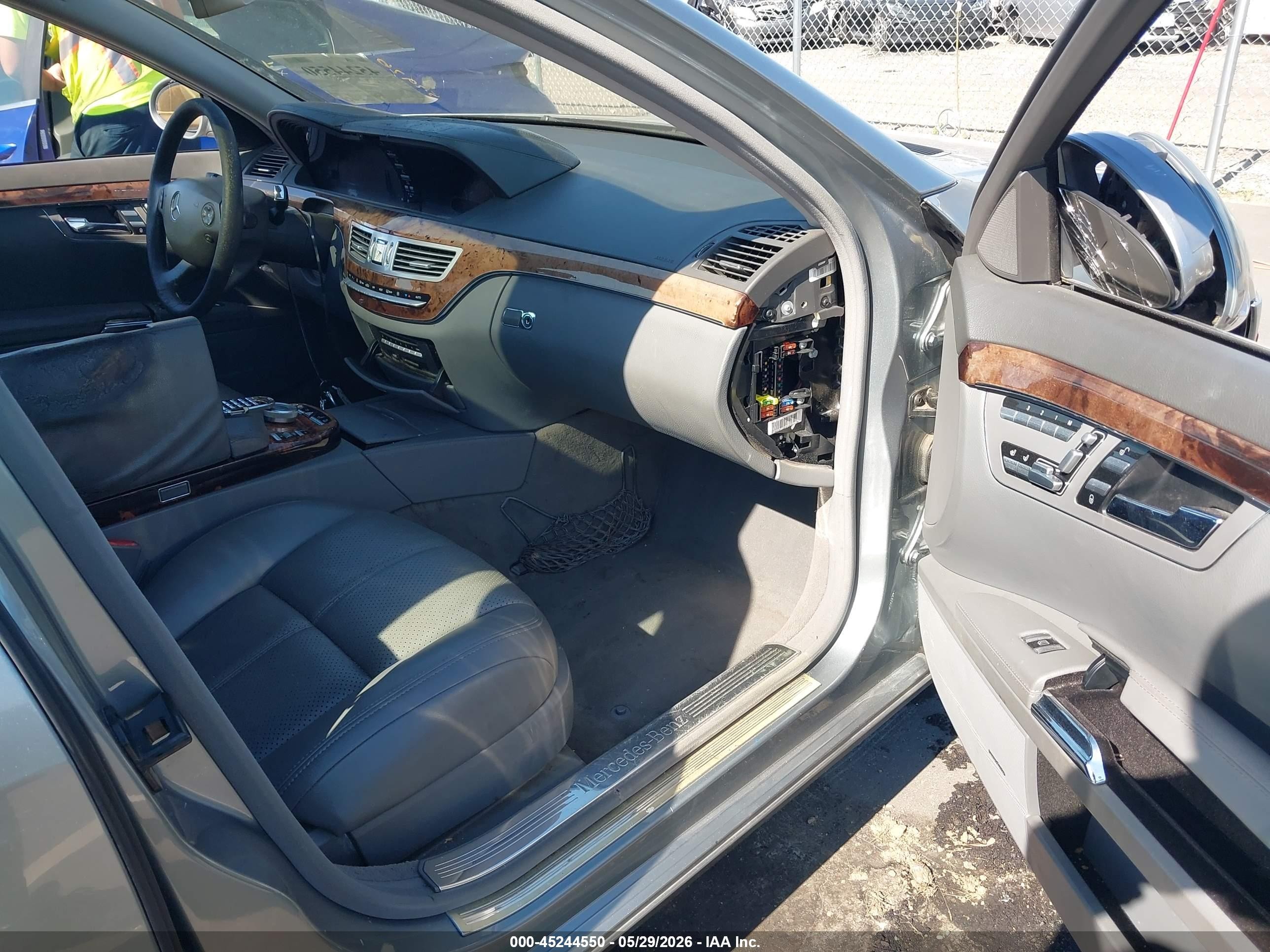 2007 Mercedes-benz S 550   Light Blue vin: WDDNG71X97A080625