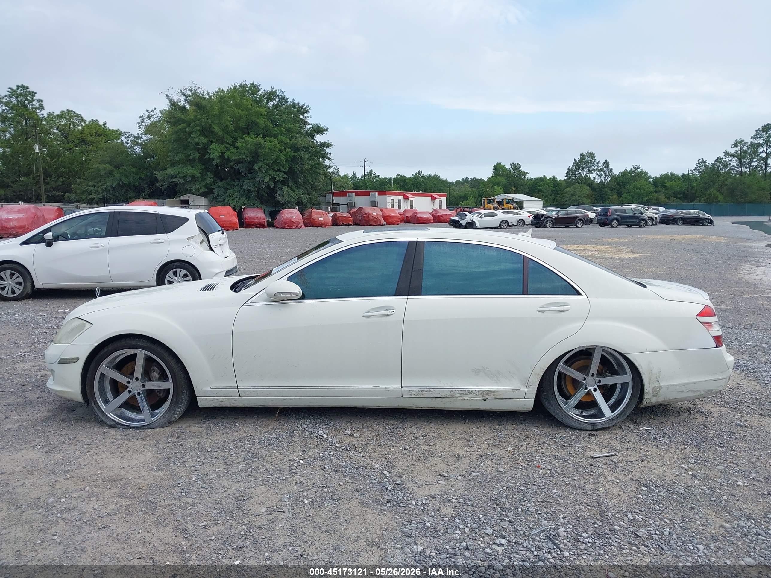 2007 Mercedes-benz S 550   White vin: WDDNG71X97A117771
