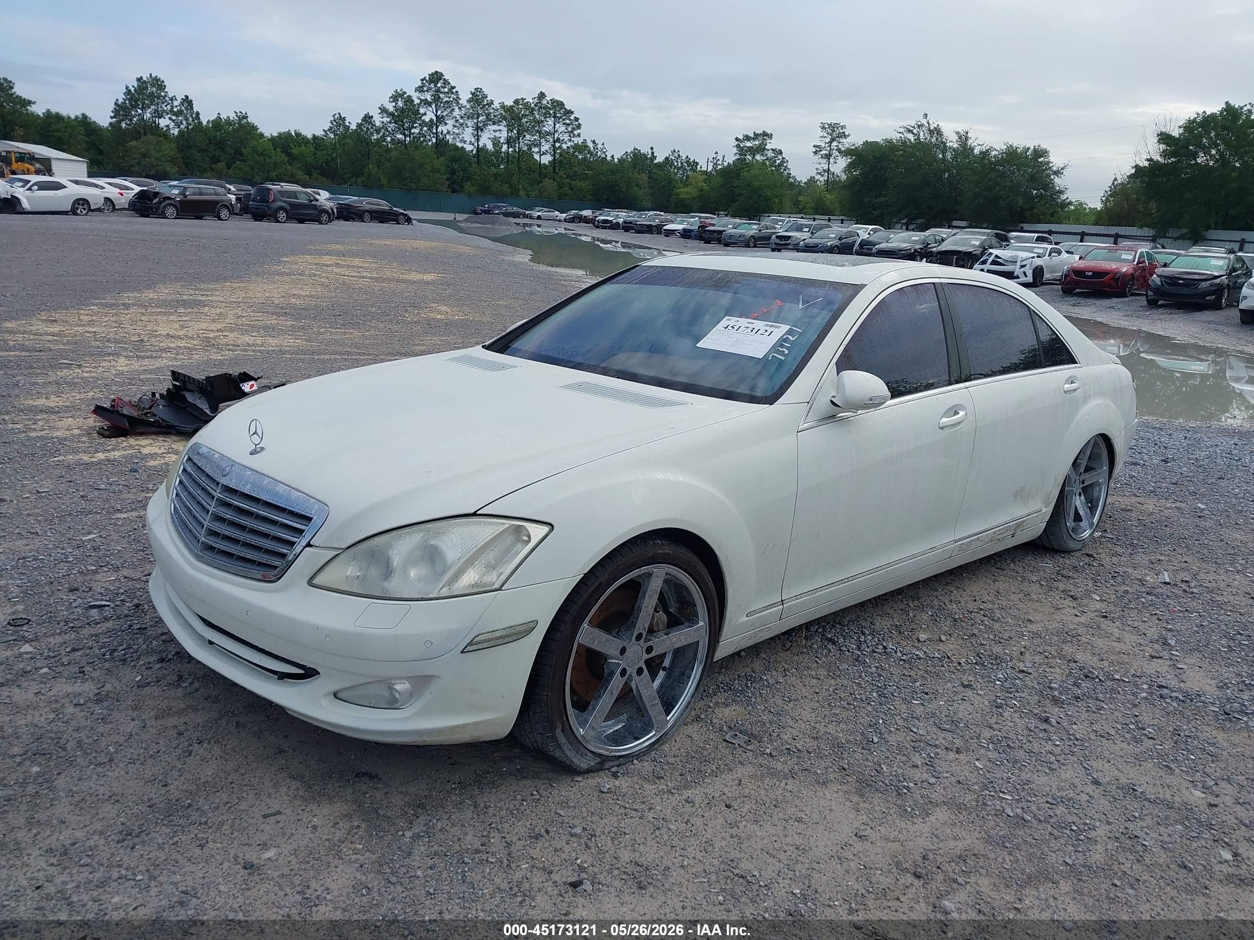 2007 Mercedes-benz S 550   White vin: WDDNG71X97A117771